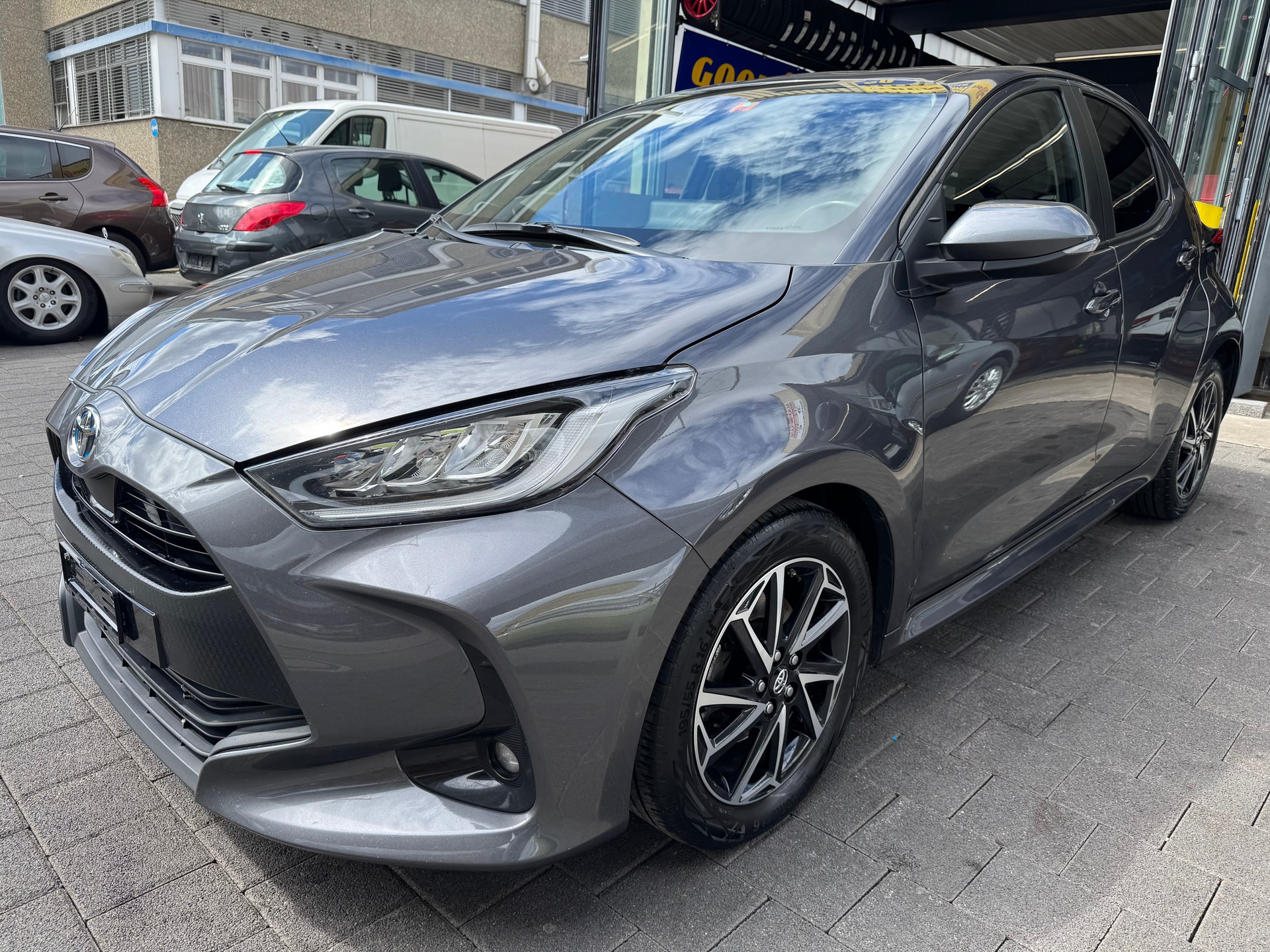 TOYOTA Yaris 1.5 Comfort e-CVT-image-3