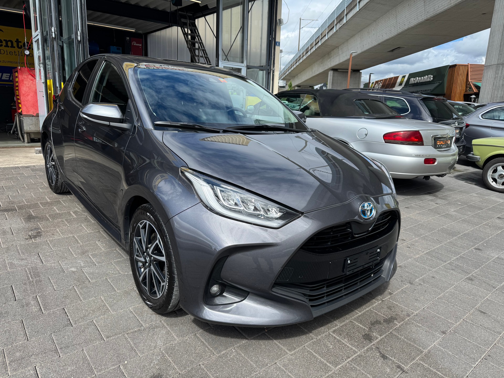 TOYOTA Yaris 1.5 Comfort e-CVT-image-0