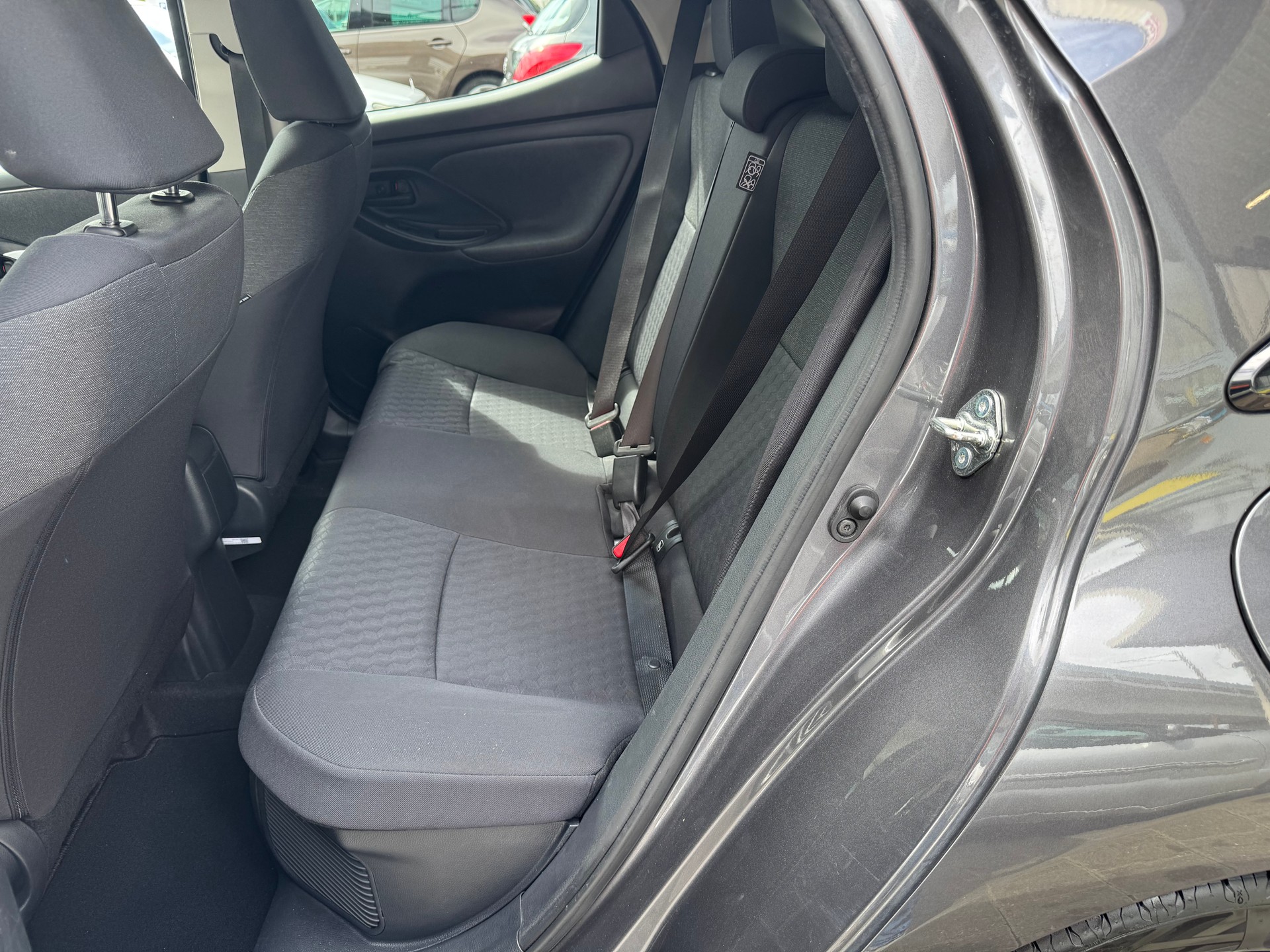 TOYOTA Yaris 1.5 Comfort e-CVT-image-4