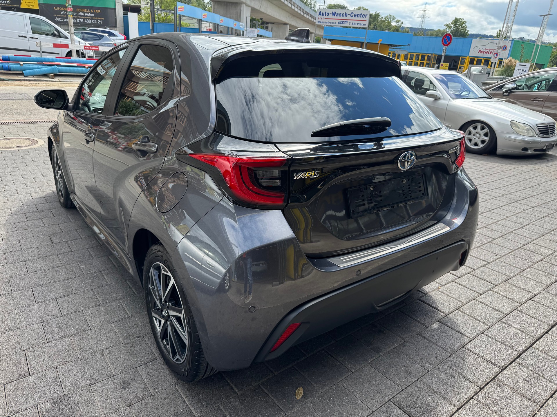 TOYOTA Yaris 1.5 Comfort e-CVT-image-2