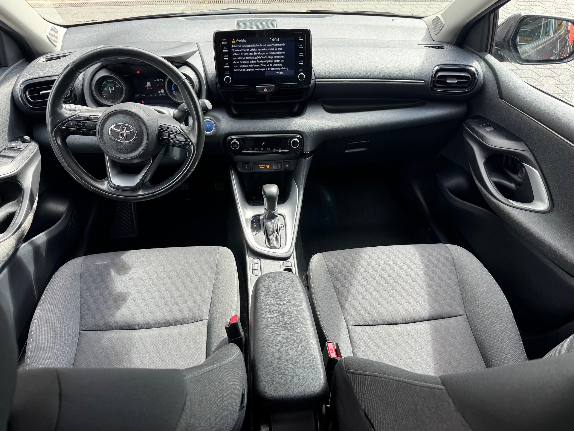 TOYOTA Yaris 1.5 Comfort e-CVT-image-6