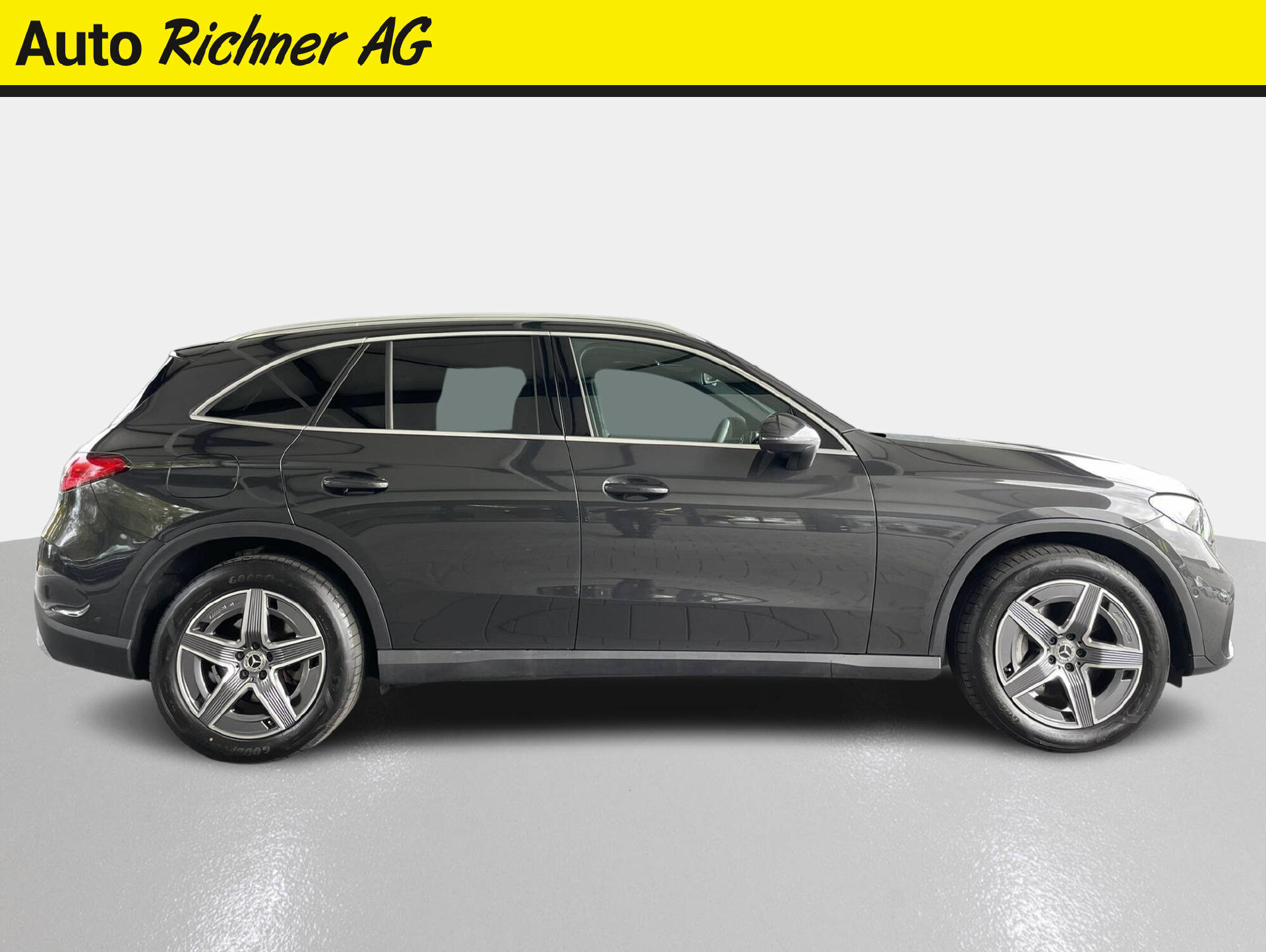 MERCEDES-BENZ GLC 300 d AMG Line 4matic-image-2
