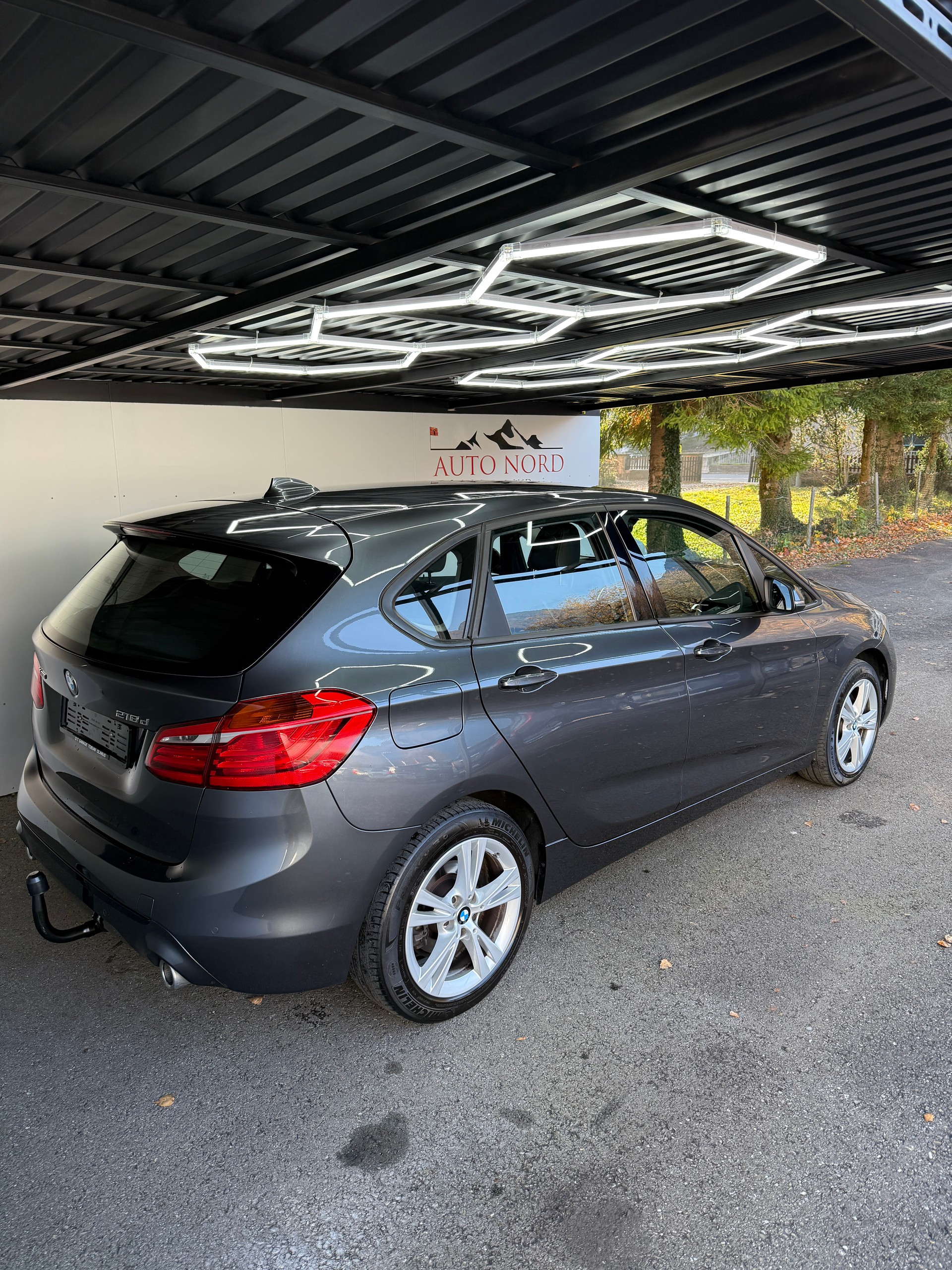 BMW 218d xDrive Active Tourer Steptronic Sport Line-image-4