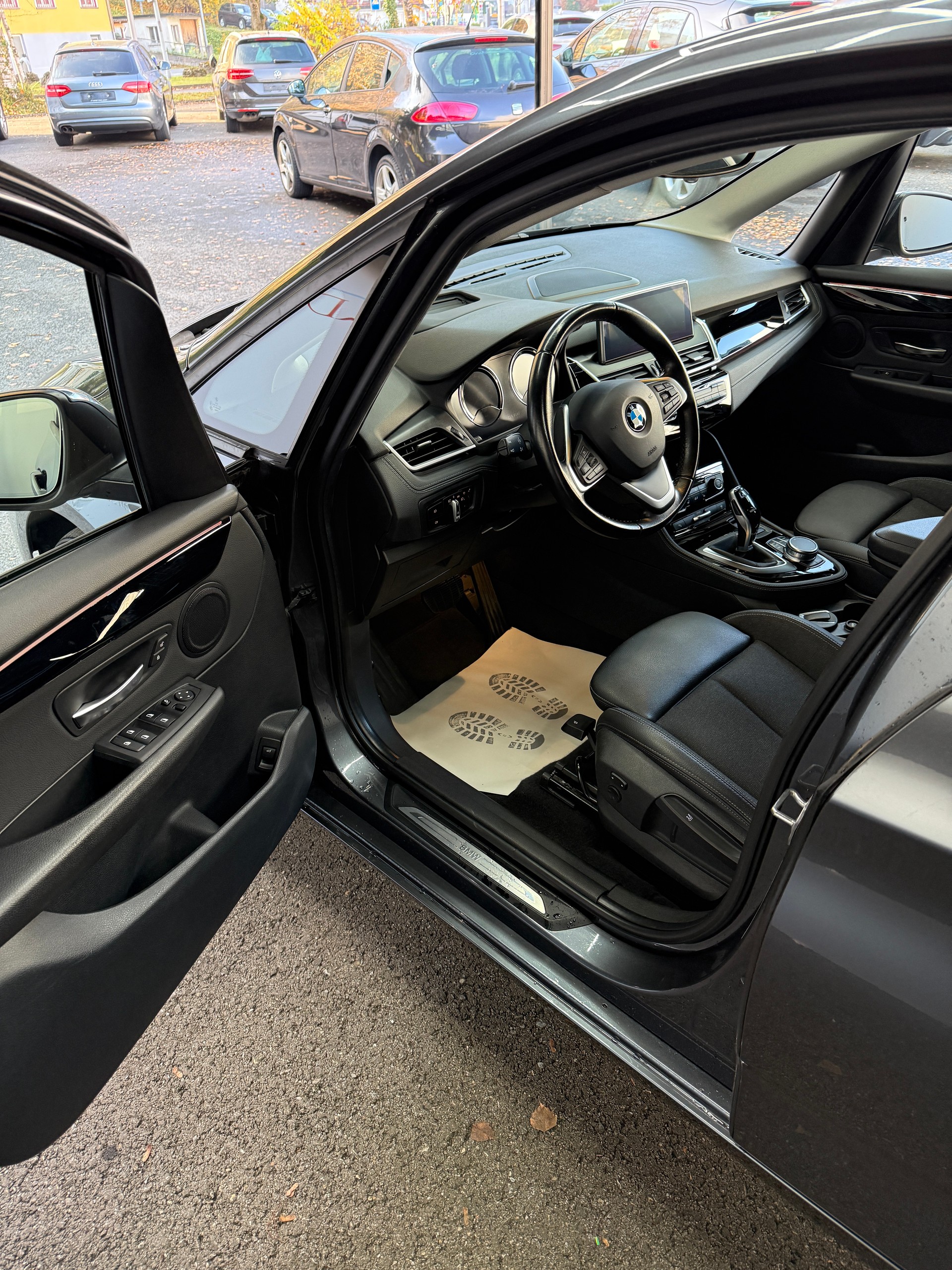 BMW 218d xDrive Active Tourer Steptronic Sport Line-image-7