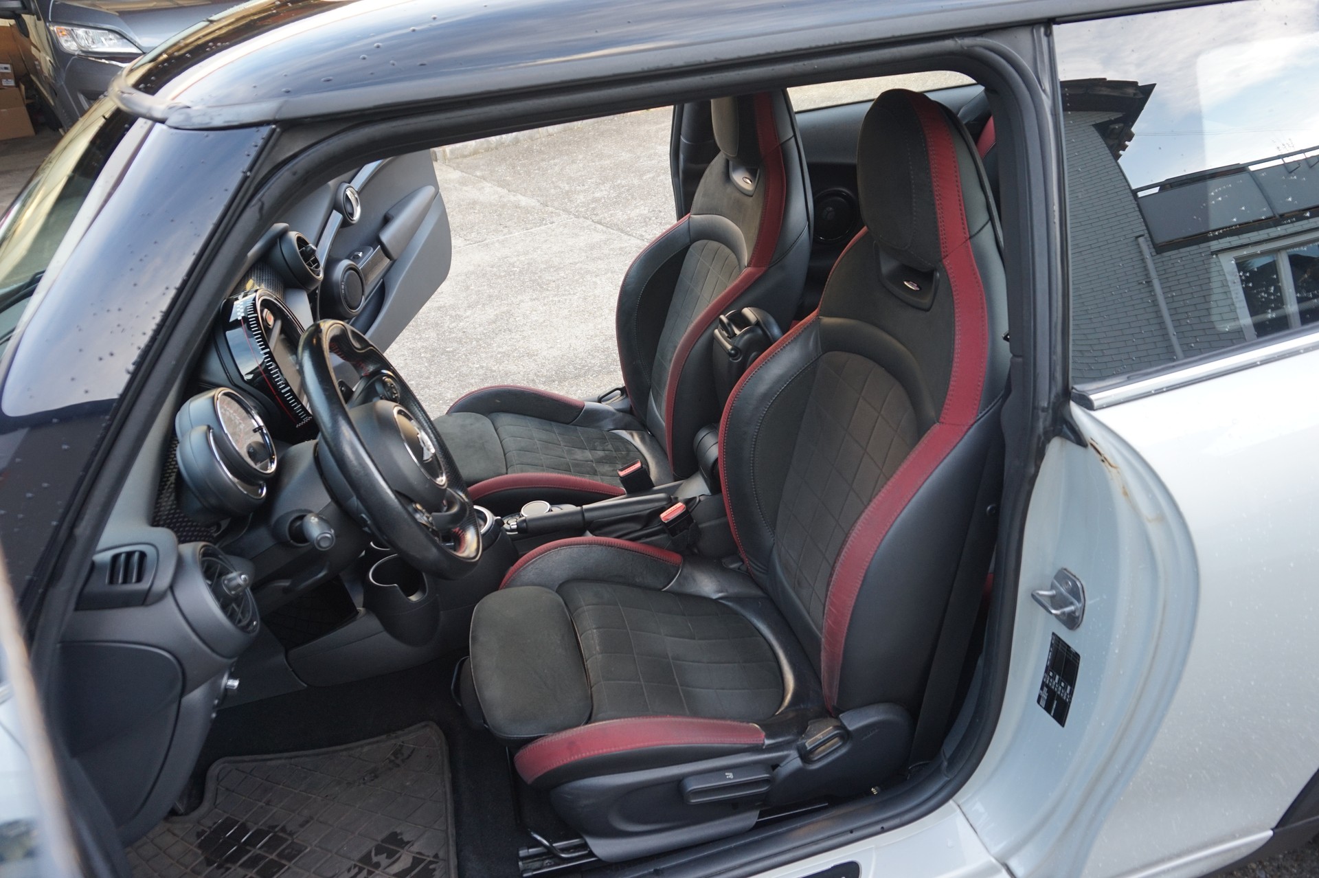 MINI Cooper John Cooper Works Steptronic-image-6