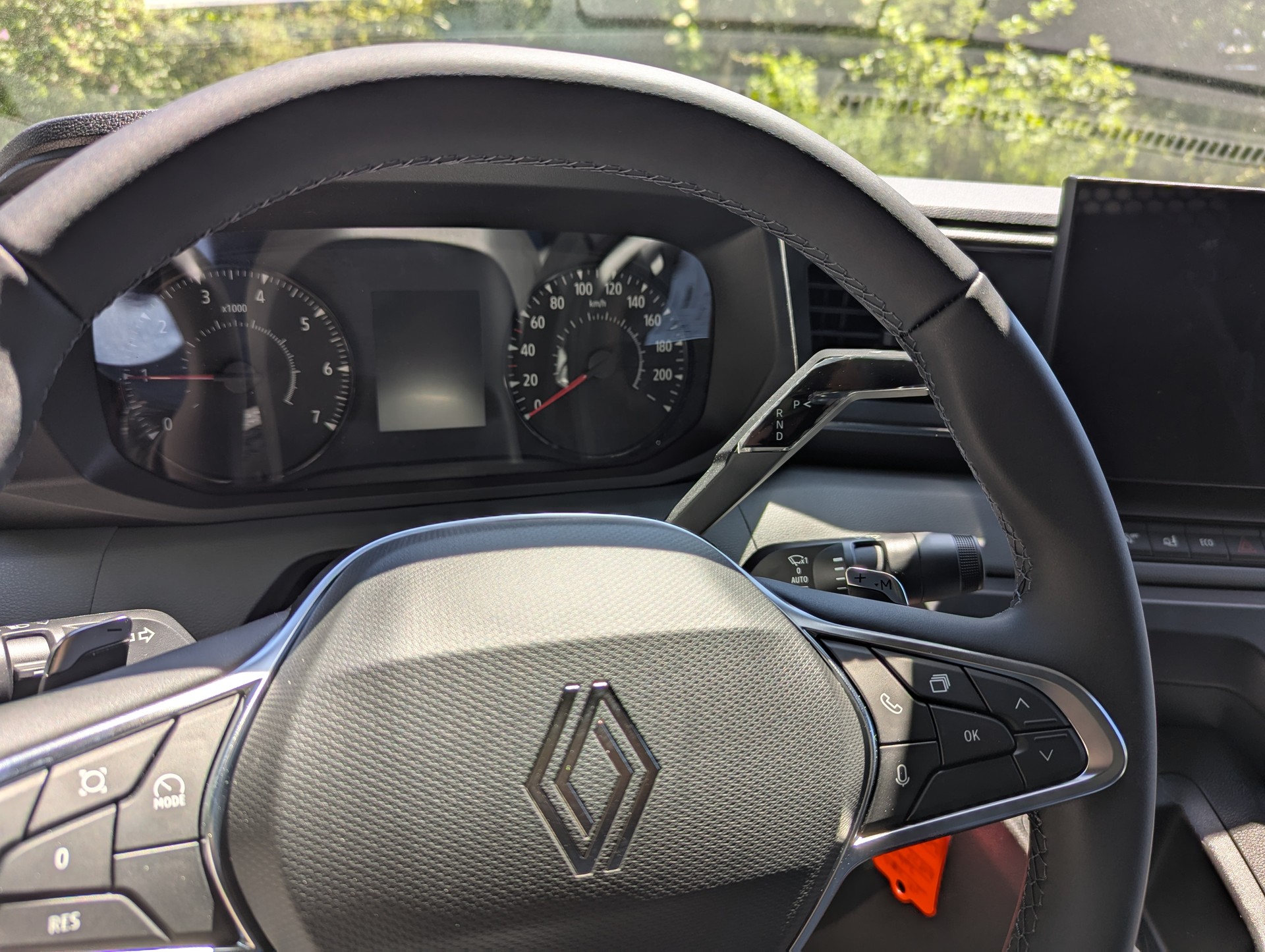 RENAULT 170.35 BVA L3H2-image-5