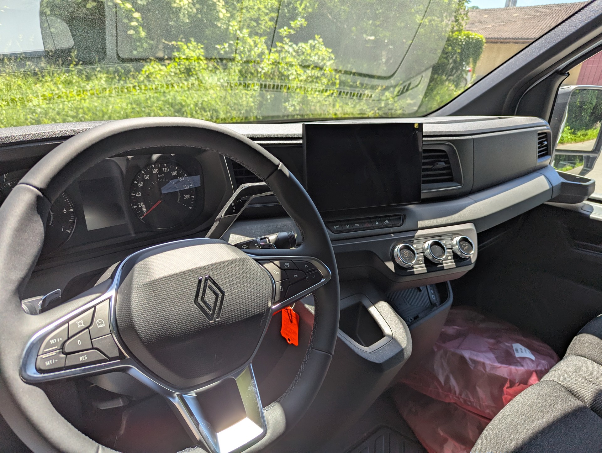 RENAULT 170.35 BVA L3H2-image-4