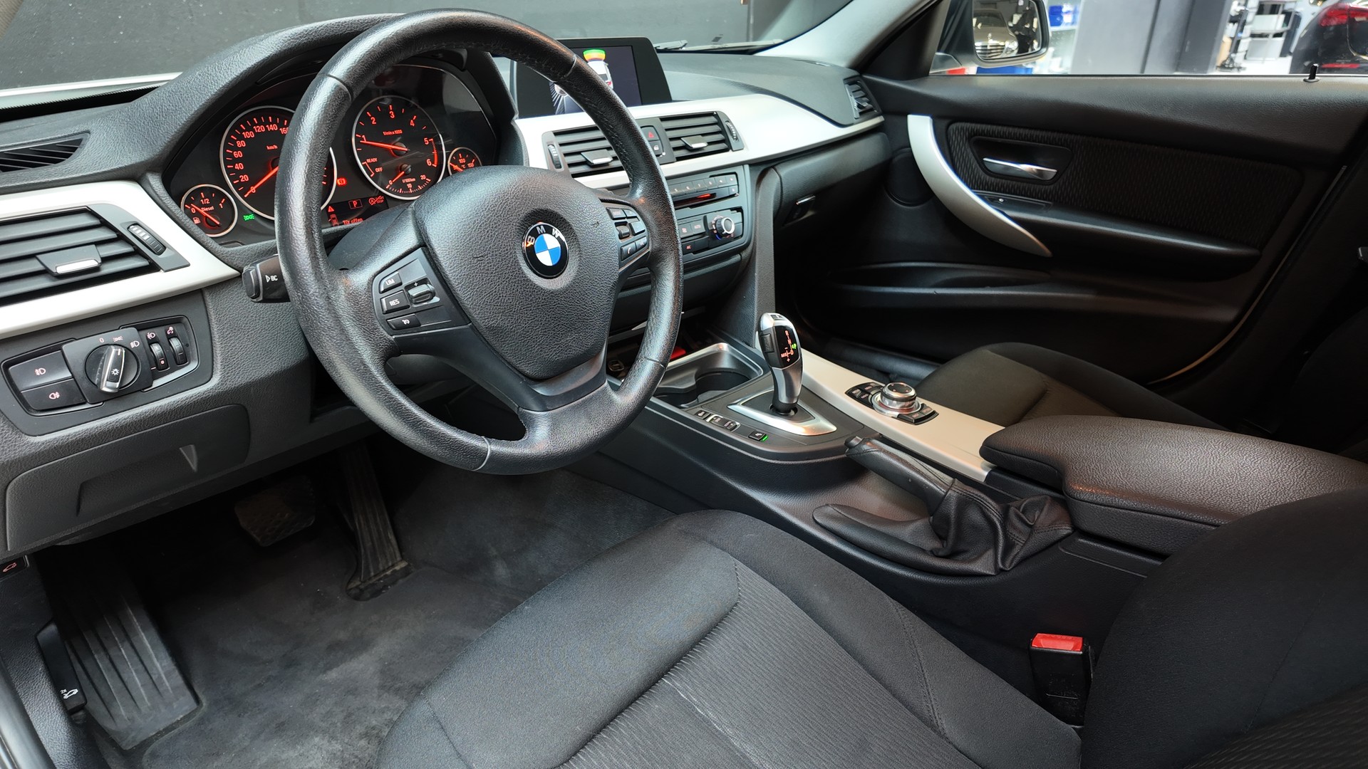 BMW 316d Touring Business Steptronic-image-9