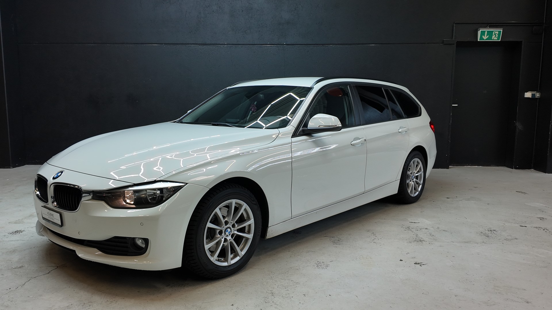 BMW 316d Touring Business Steptronic-showroom-element-1