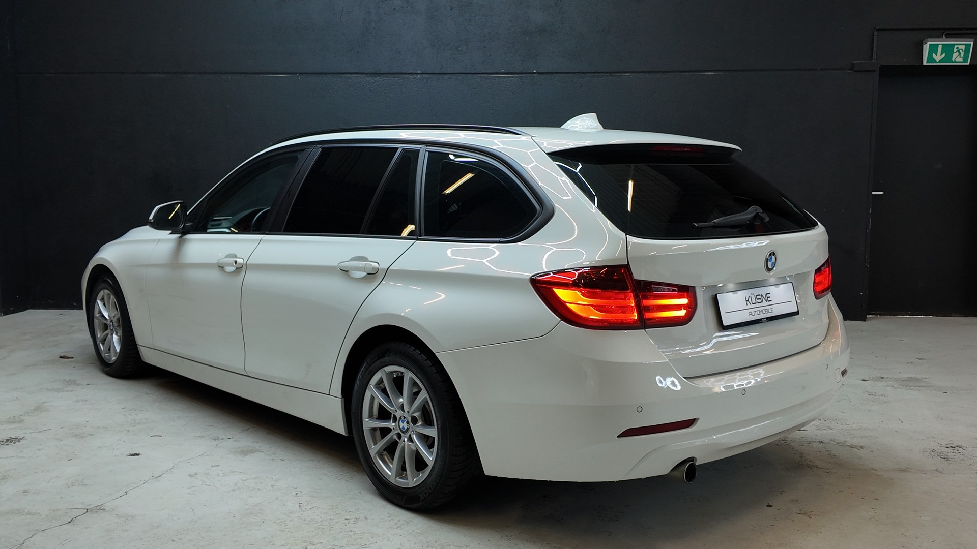 BMW 316d Touring Business Steptronic-showroom-element-3