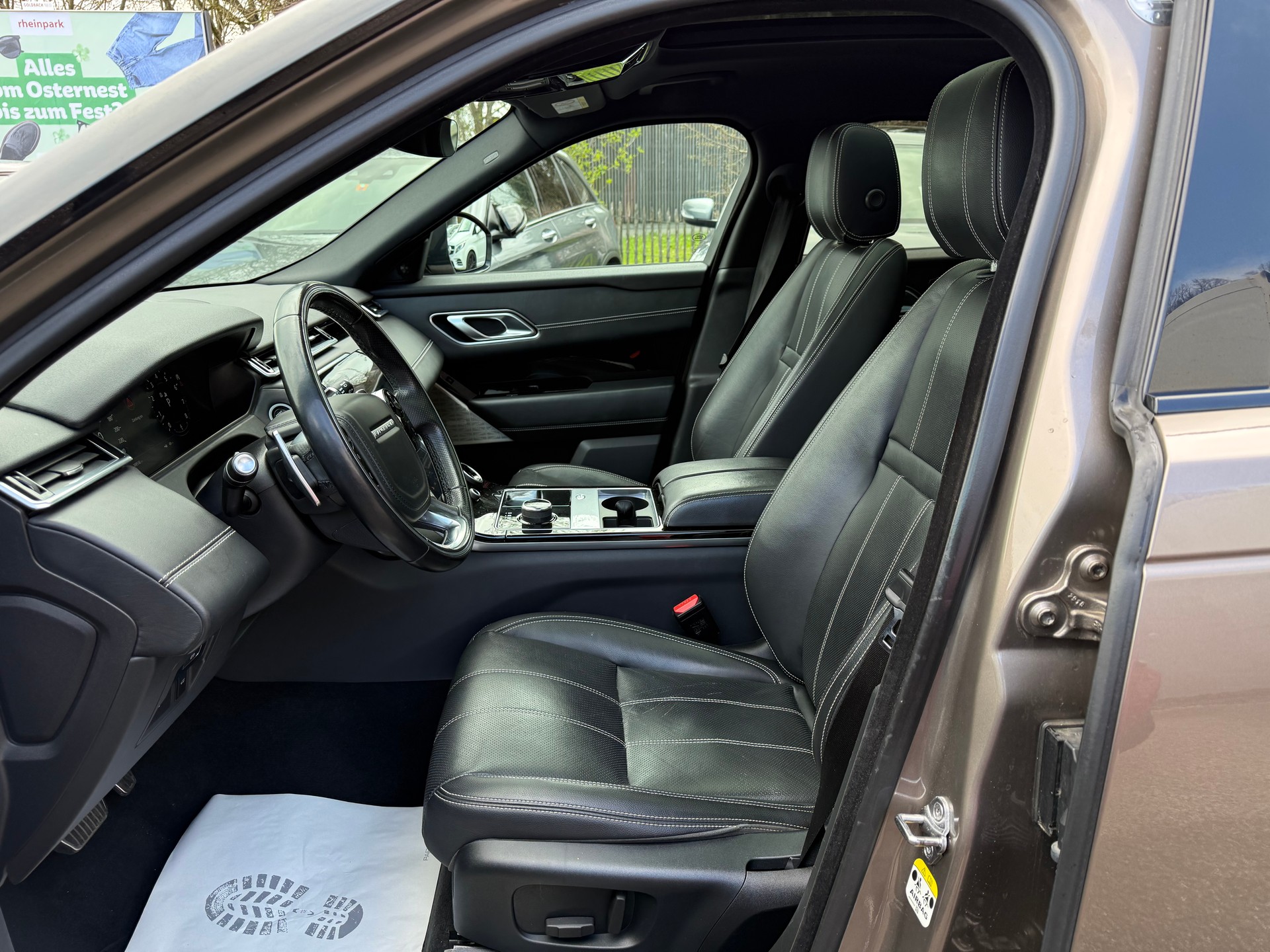 LAND ROVER Range Rover Velar R-Dynamic P 300 SE Automatic-image-6