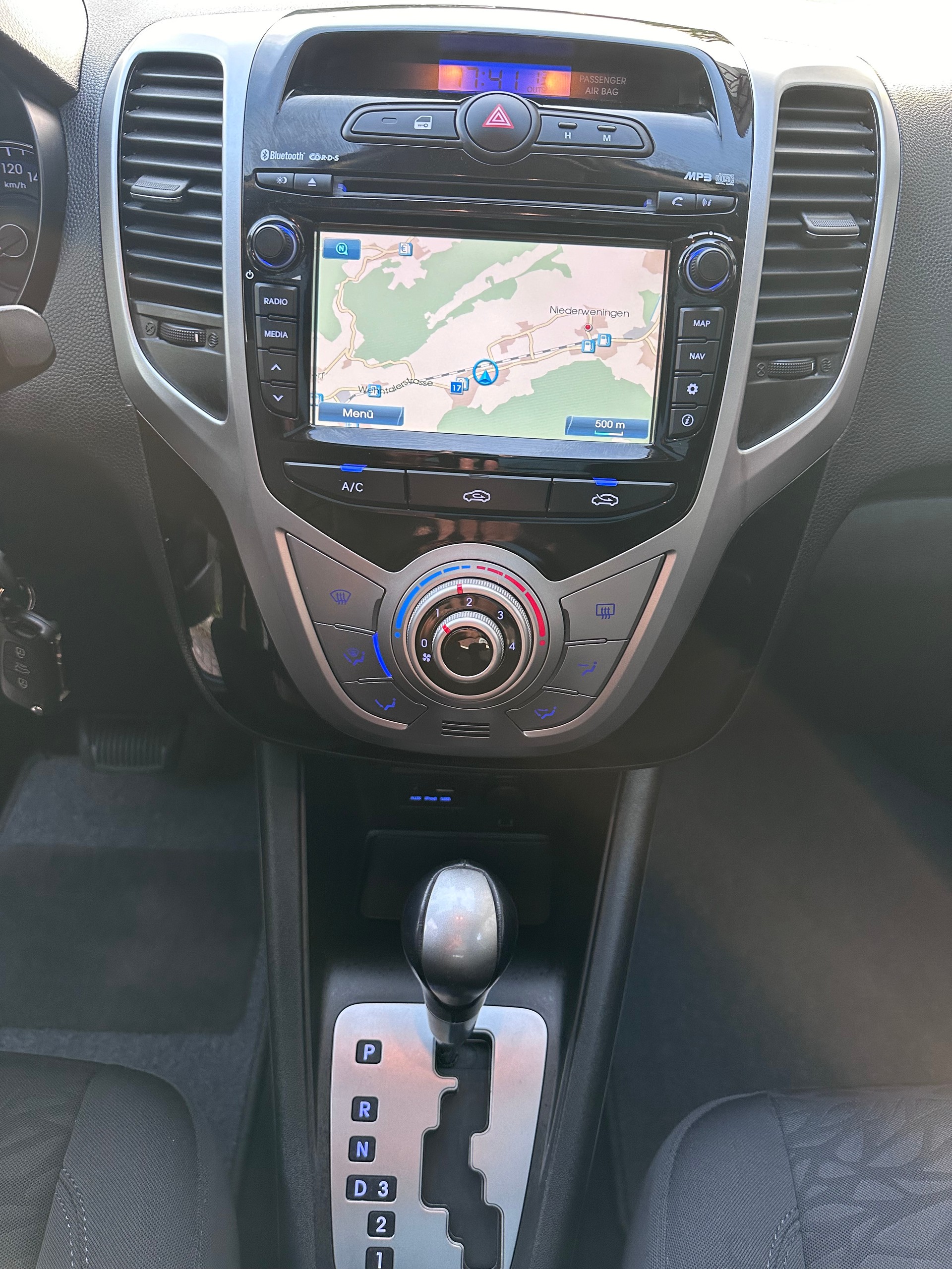 HYUNDAI iX20 1.6 Style Automatic-image-8