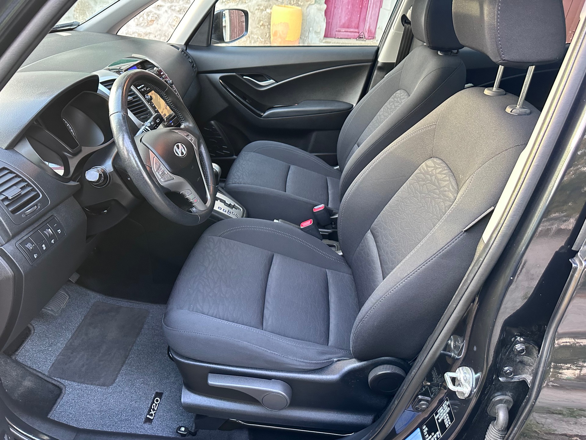 HYUNDAI iX20 1.6 Style Automatic-image-5