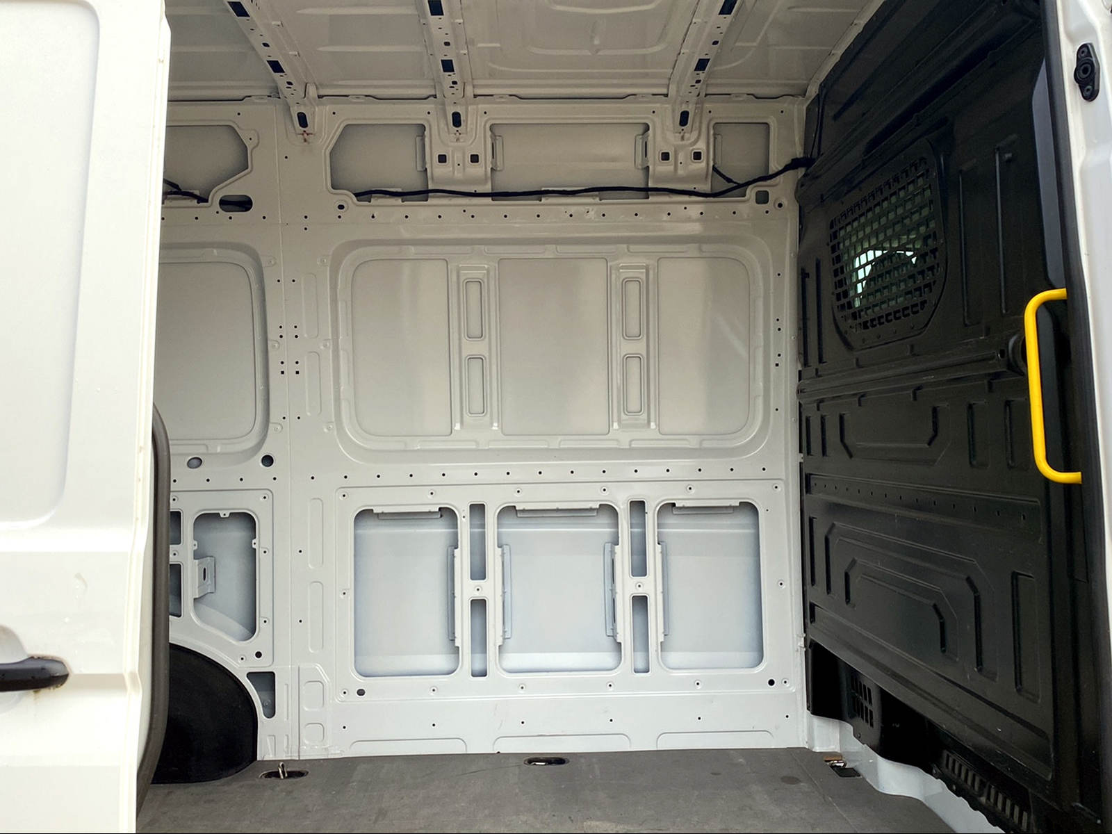VW Crafter 35 2.0 TDI Entry L3 A-image-7