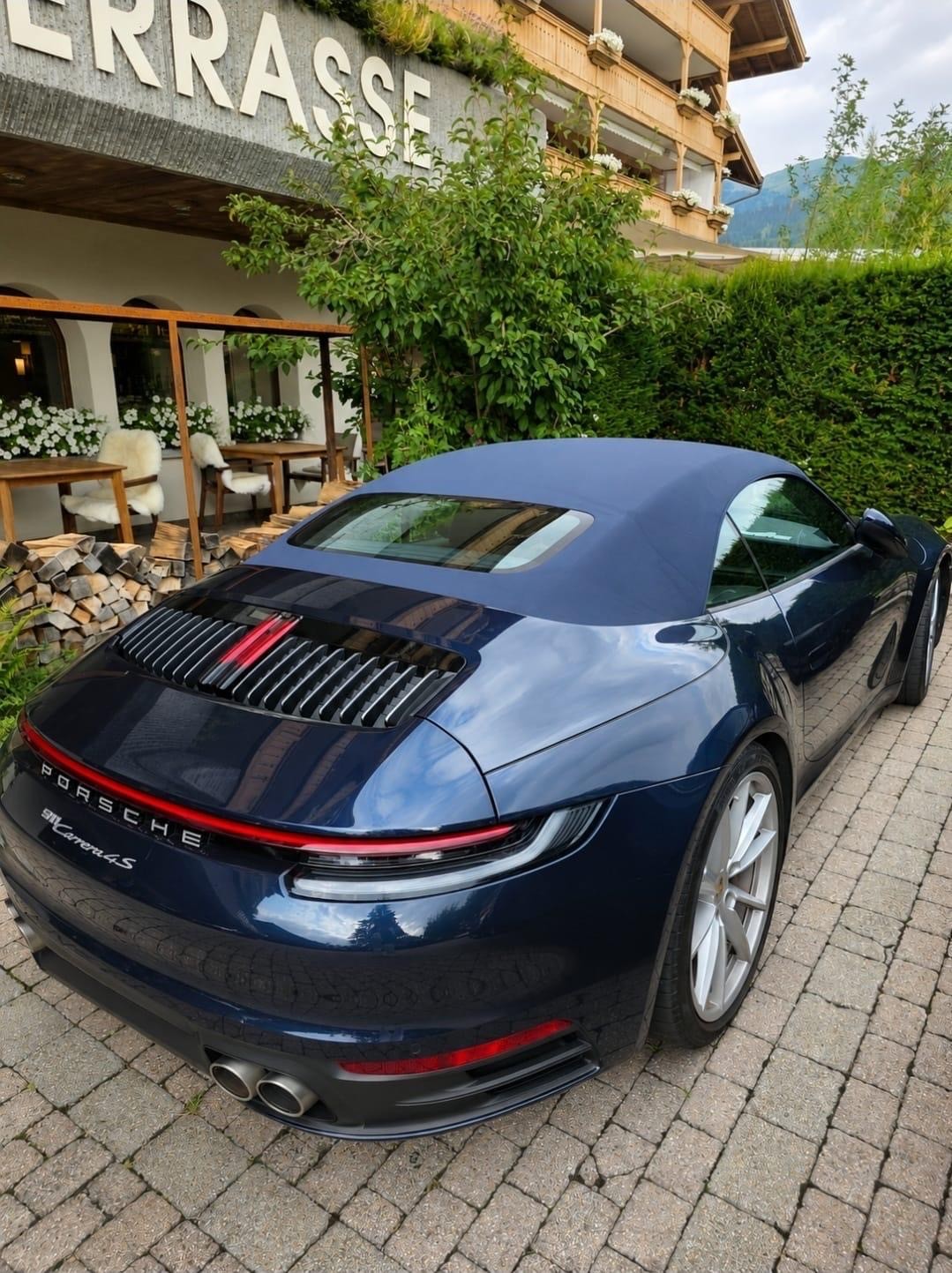 PORSCHE Carrera 4S Cabriolet-image-2