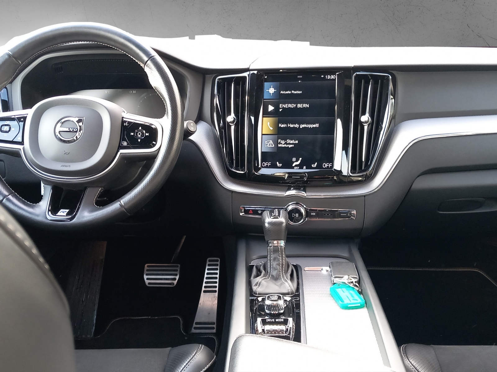 VOLVO XC60 2.0 T5 R-Design-image-12
