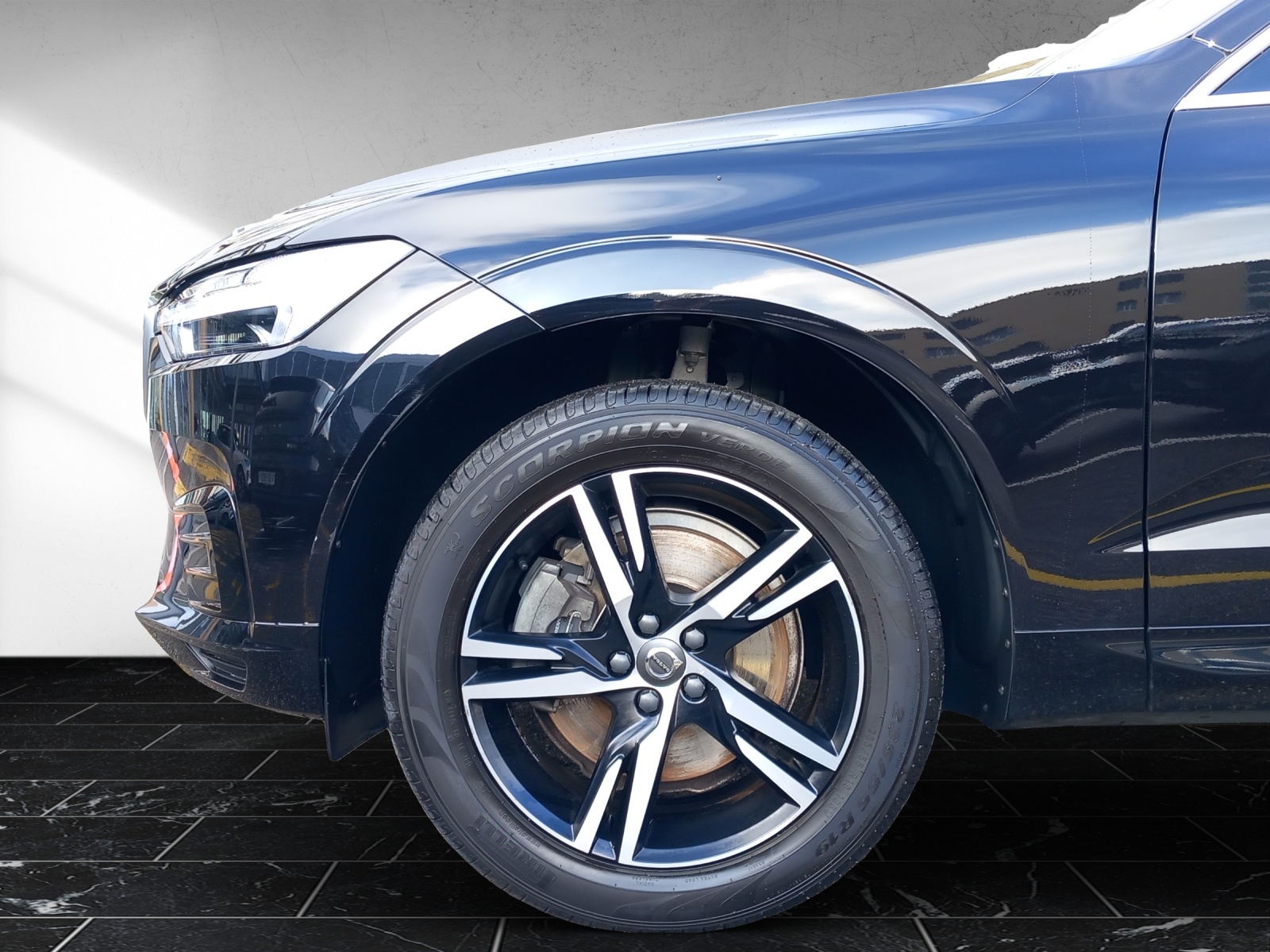 VOLVO XC60 2.0 T5 R-Design-image-22