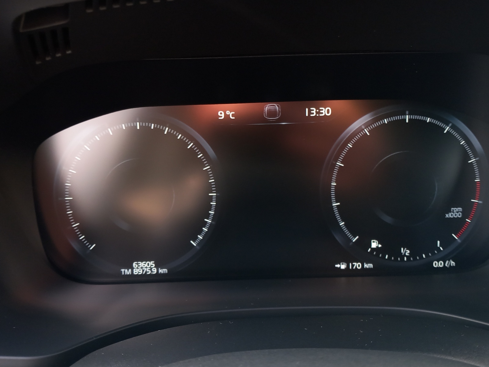 VOLVO XC60 2.0 T5 R-Design-image-15