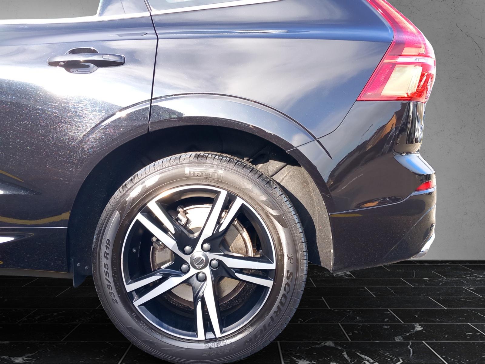 VOLVO XC60 2.0 T5 R-Design-image-23