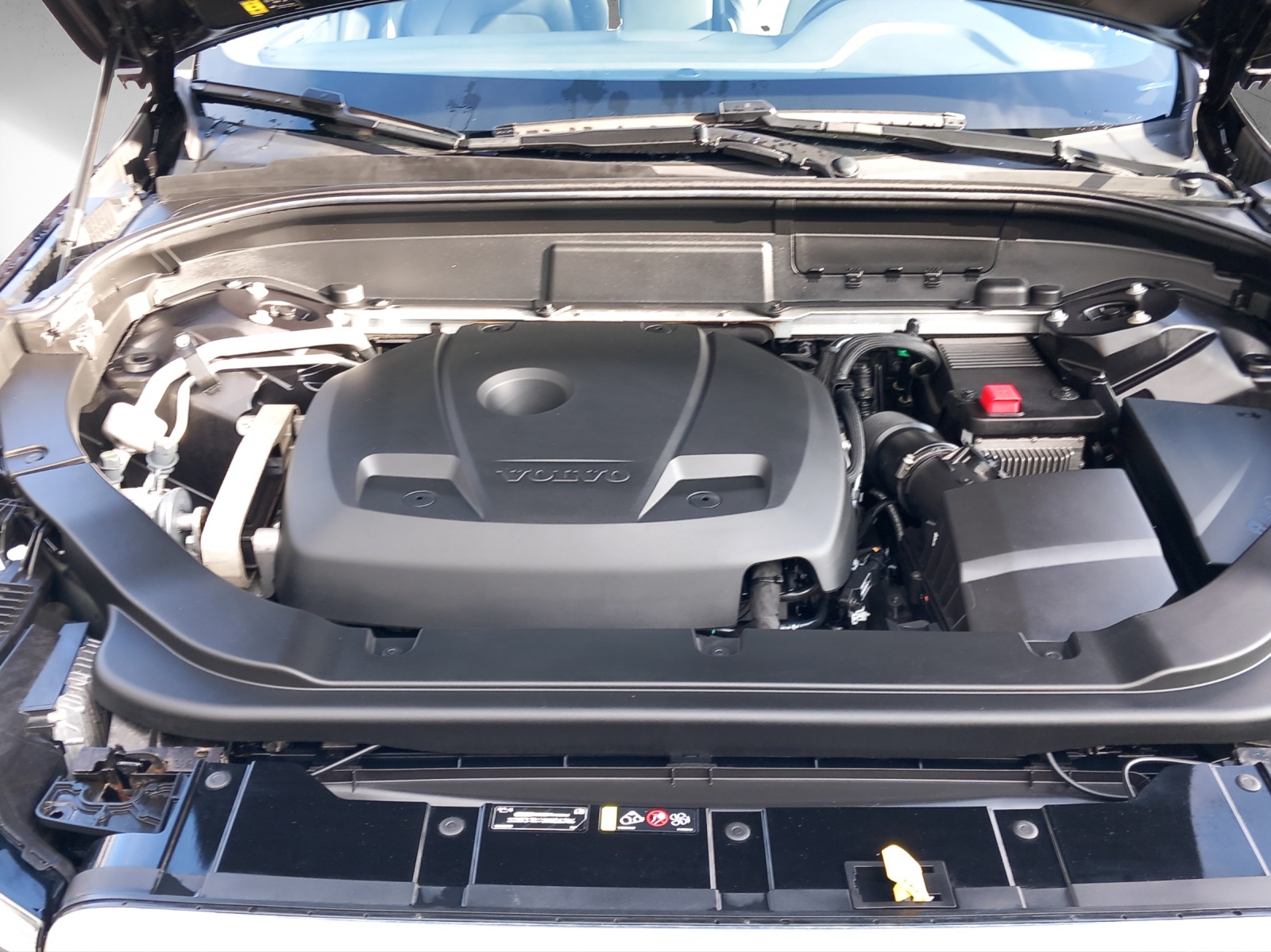 VOLVO XC60 2.0 T5 R-Design-image-21
