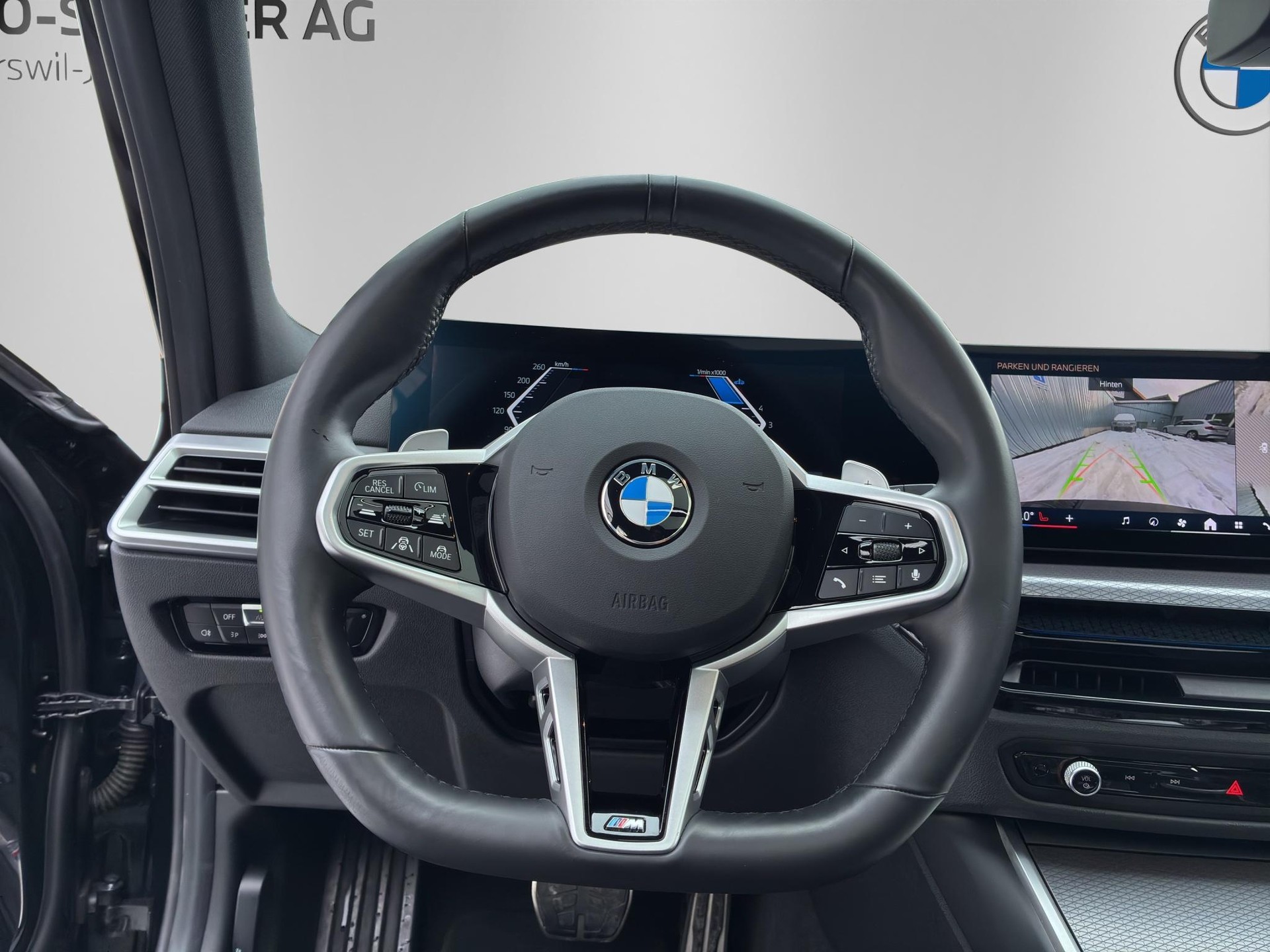 BMW 320d xDrive 48V Touring Steptronic M Sport-image-11