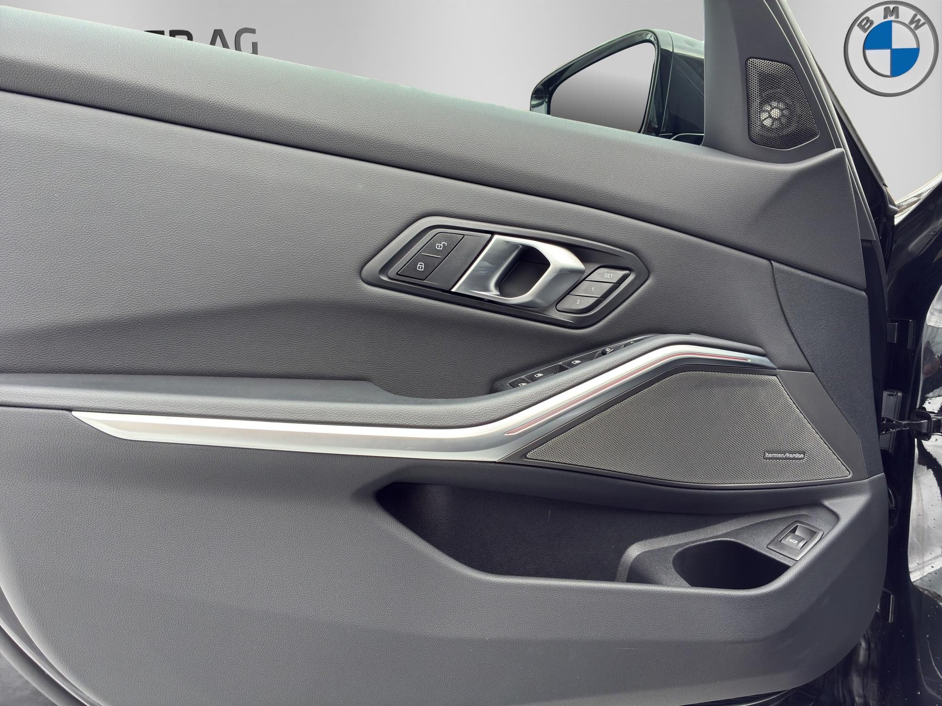 BMW 320d xDrive 48V Touring Steptronic M Sport-image-10