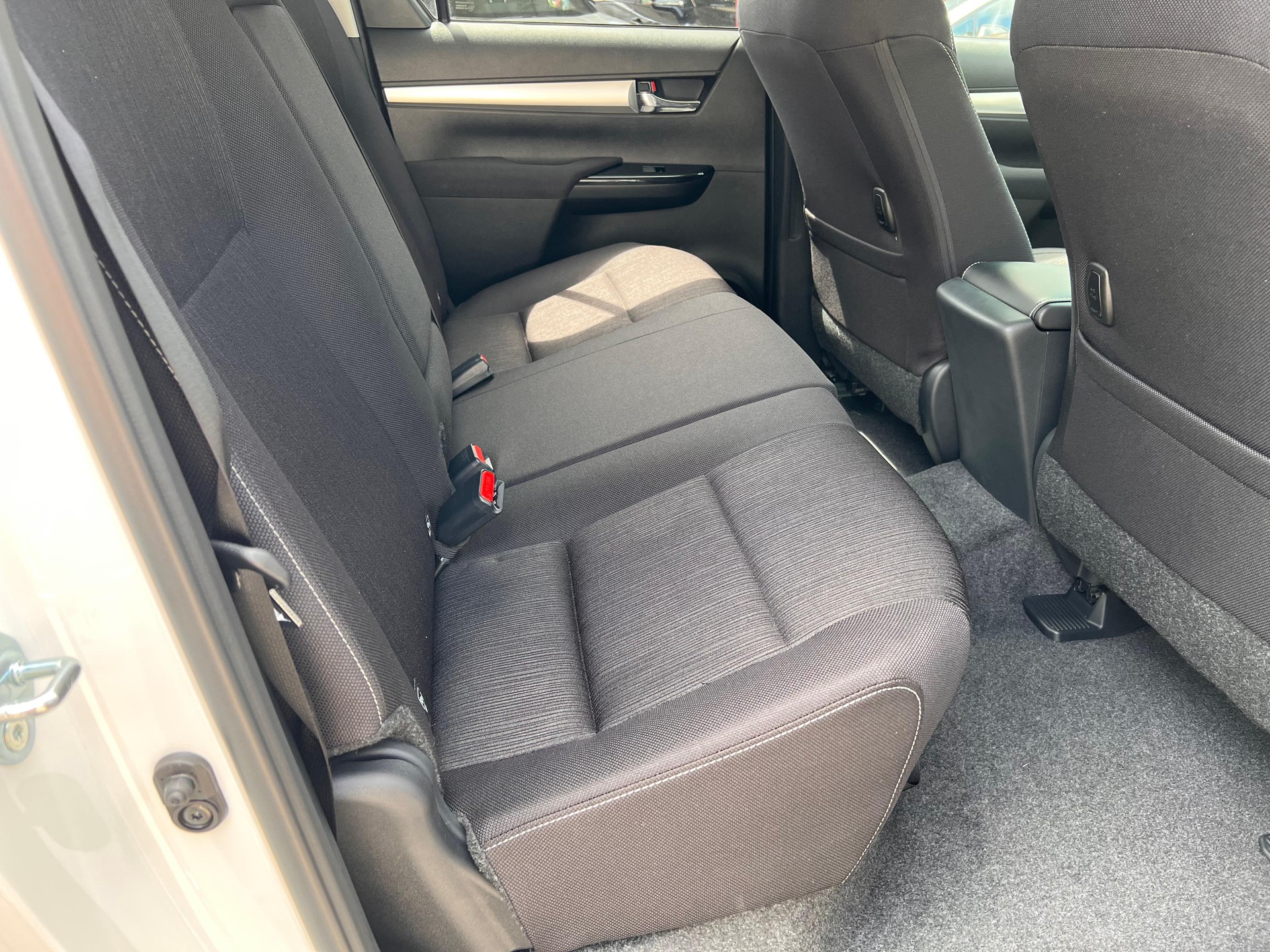 TOYOTA Hilux Double Cab.-Pick-up 2.8 D-4D MHEV 204 Style-image-11