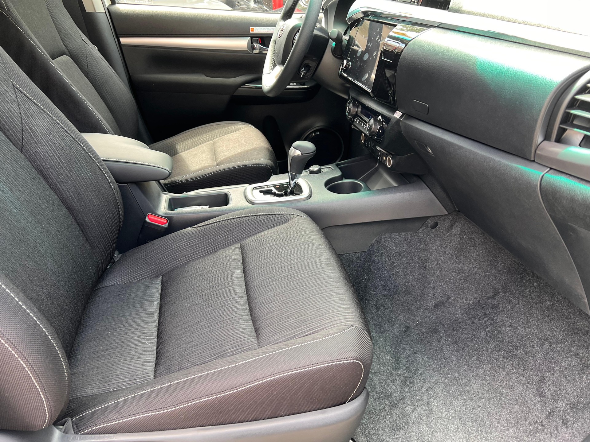 TOYOTA Hilux Double Cab.-Pick-up 2.8 D-4D MHEV 204 Style-image-12