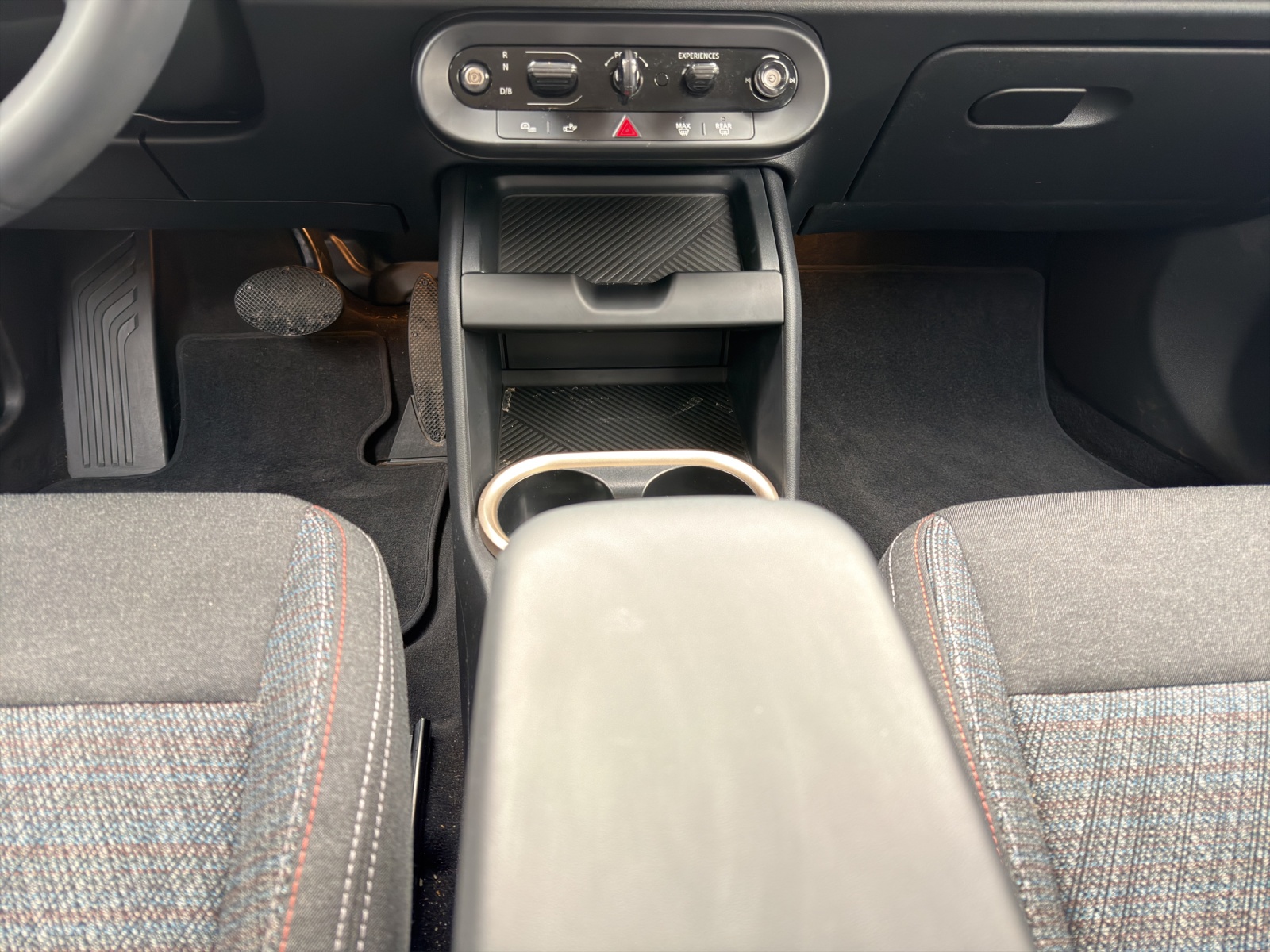 MINI Countryman E-image-16