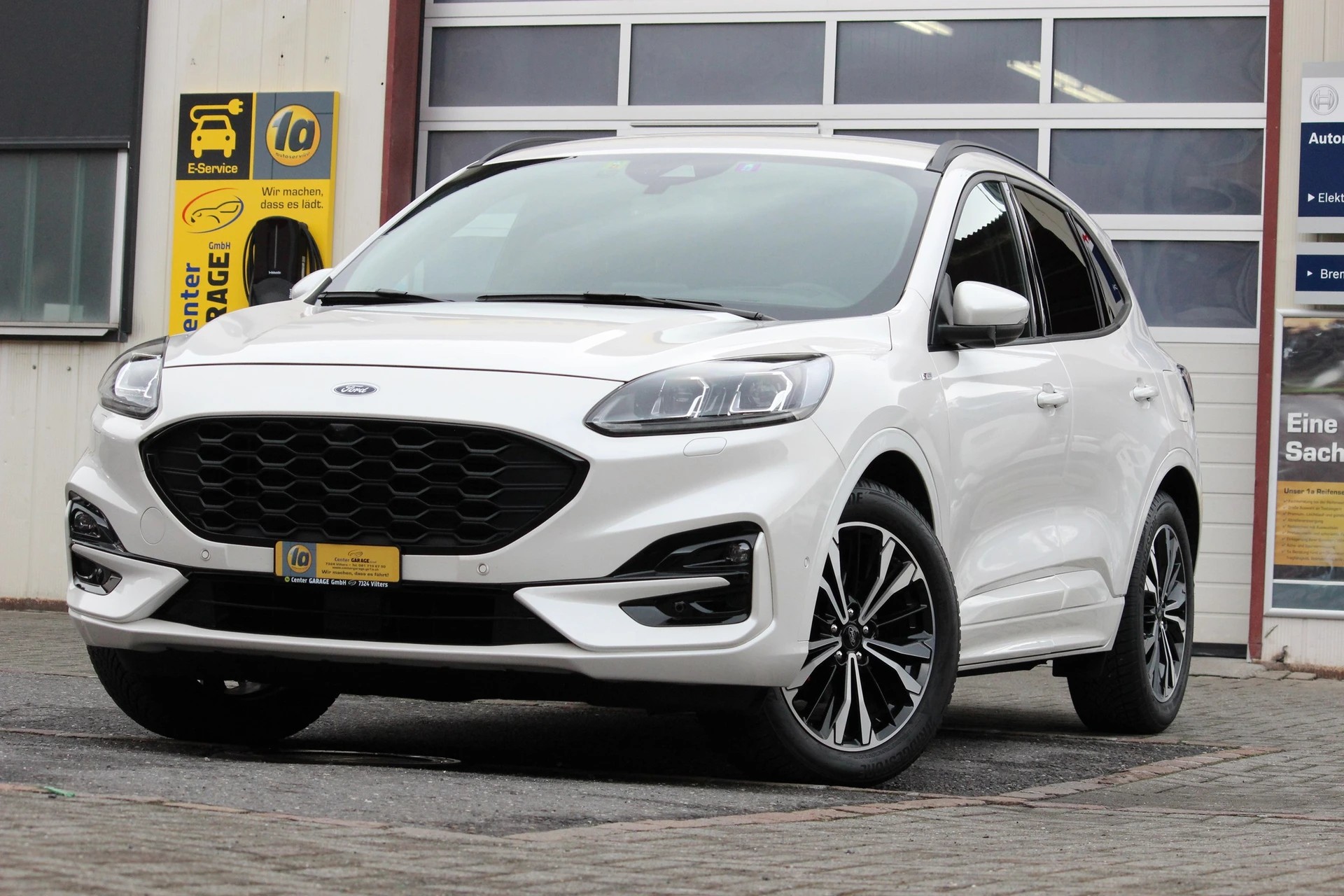 FORD Kuga 2.0 TDCi EcoBlue ST-Line X 4WD-showroom-element-3