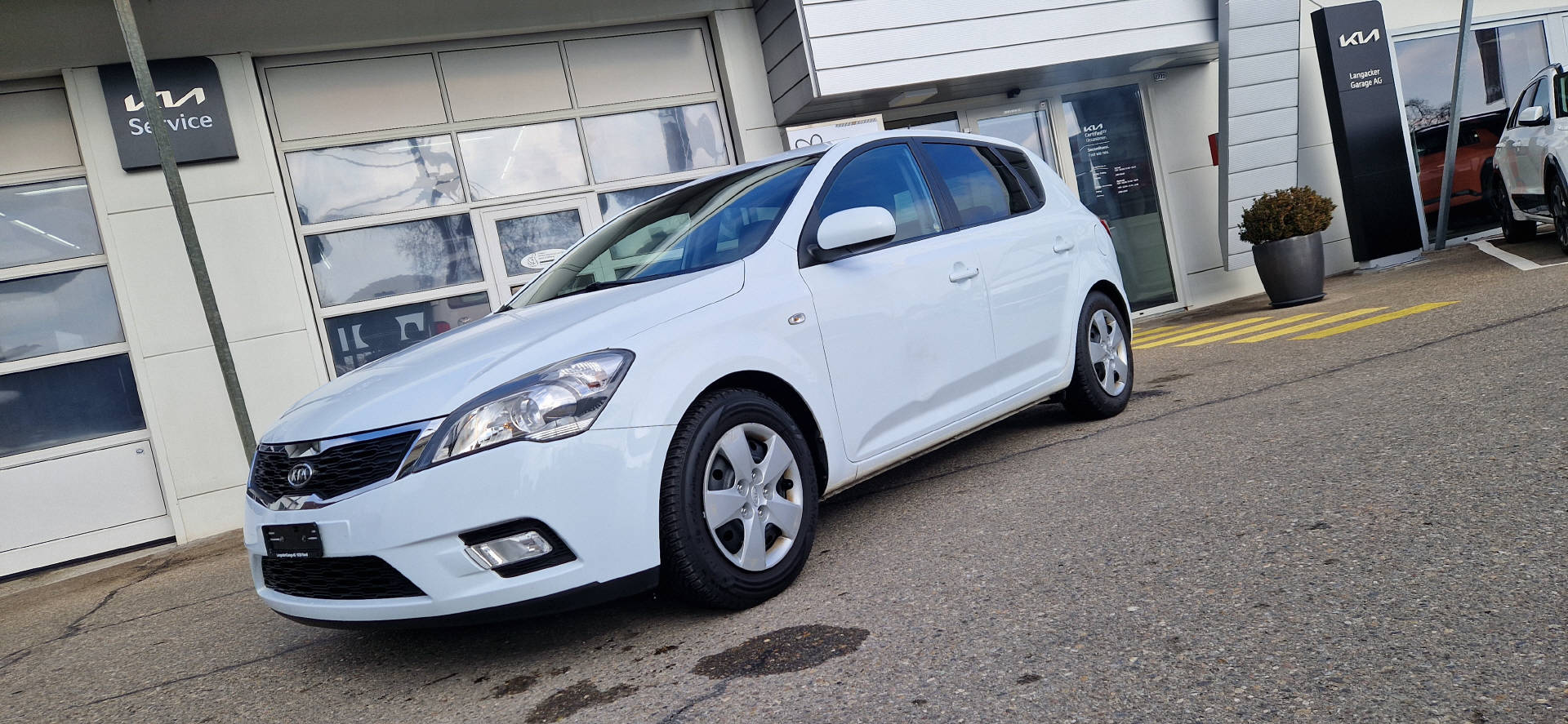 KIA Ceed 1.4 CVVT Seven-image-0