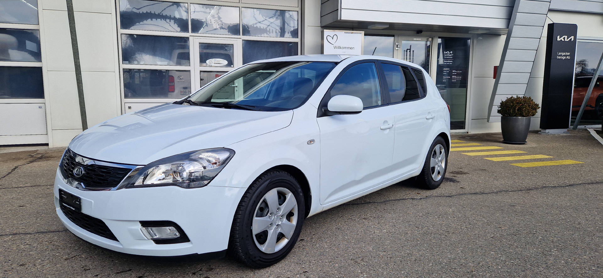 KIA Ceed 1.4 CVVT Seven-image-1