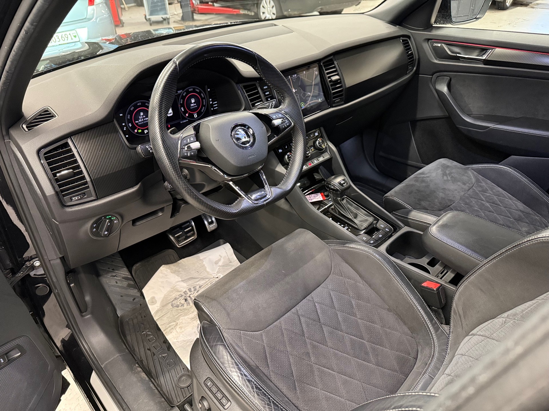 SKODA Kodiaq 2.0 TDI SCR SportLine 4x4 DSG-image-12