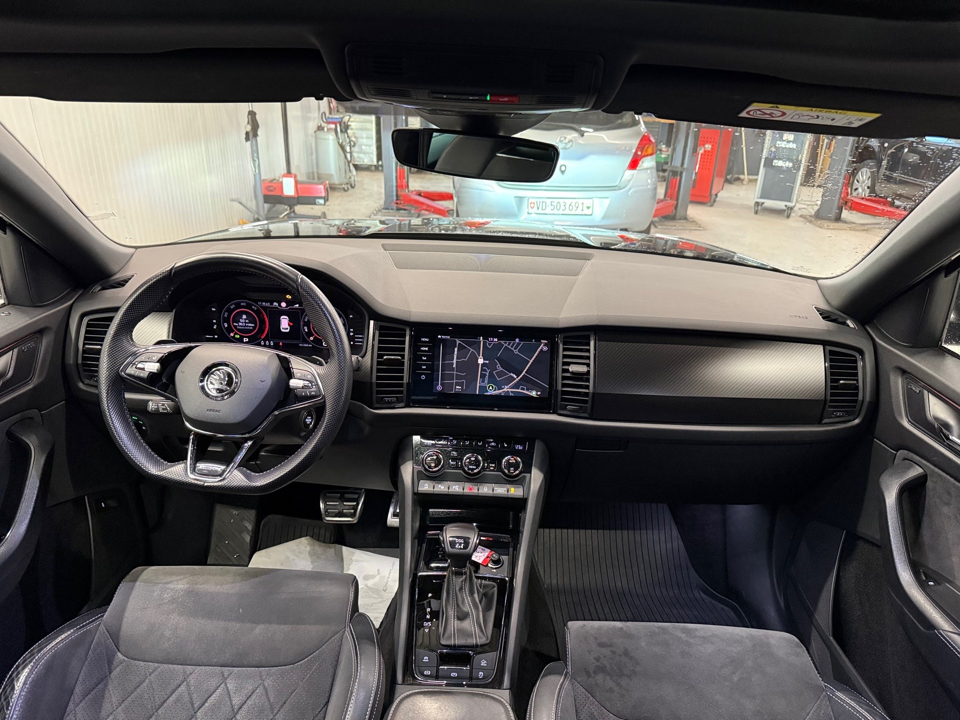 SKODA Kodiaq 2.0 TDI SCR SportLine 4x4 DSG-image-11
