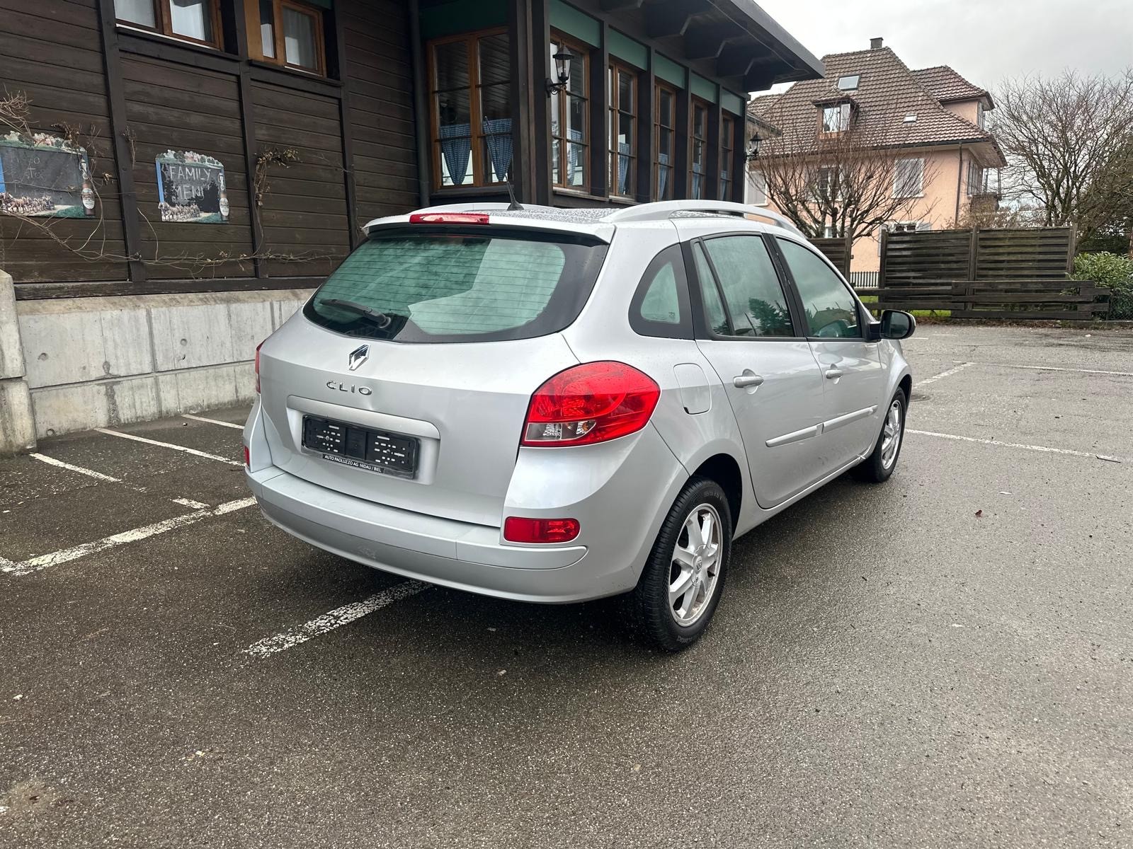 RENAULT Clio Grandtour 1.6 16V Dynamique-showroom-element-2