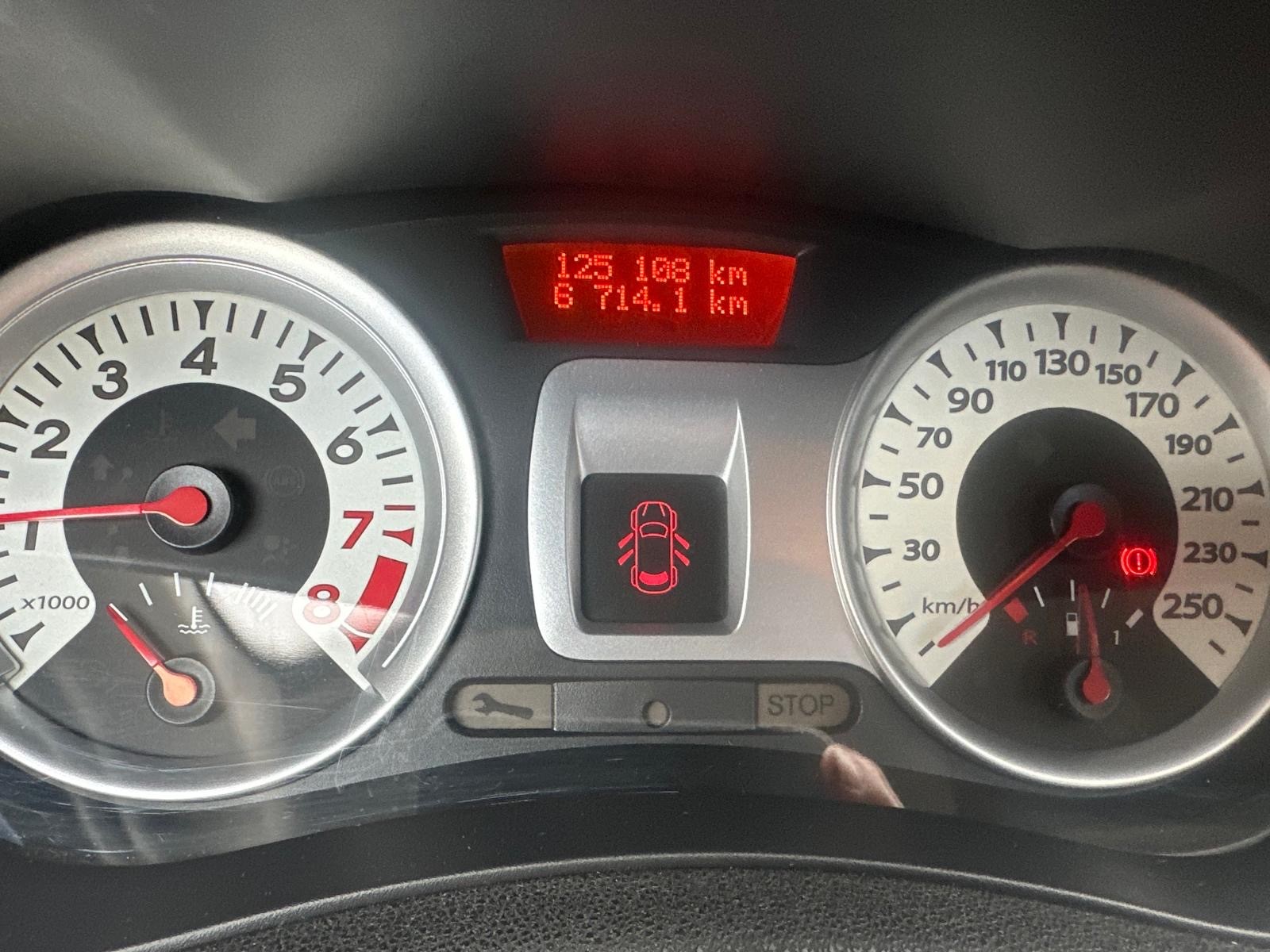 RENAULT Clio Grandtour 1.6 16V Dynamique-image-13