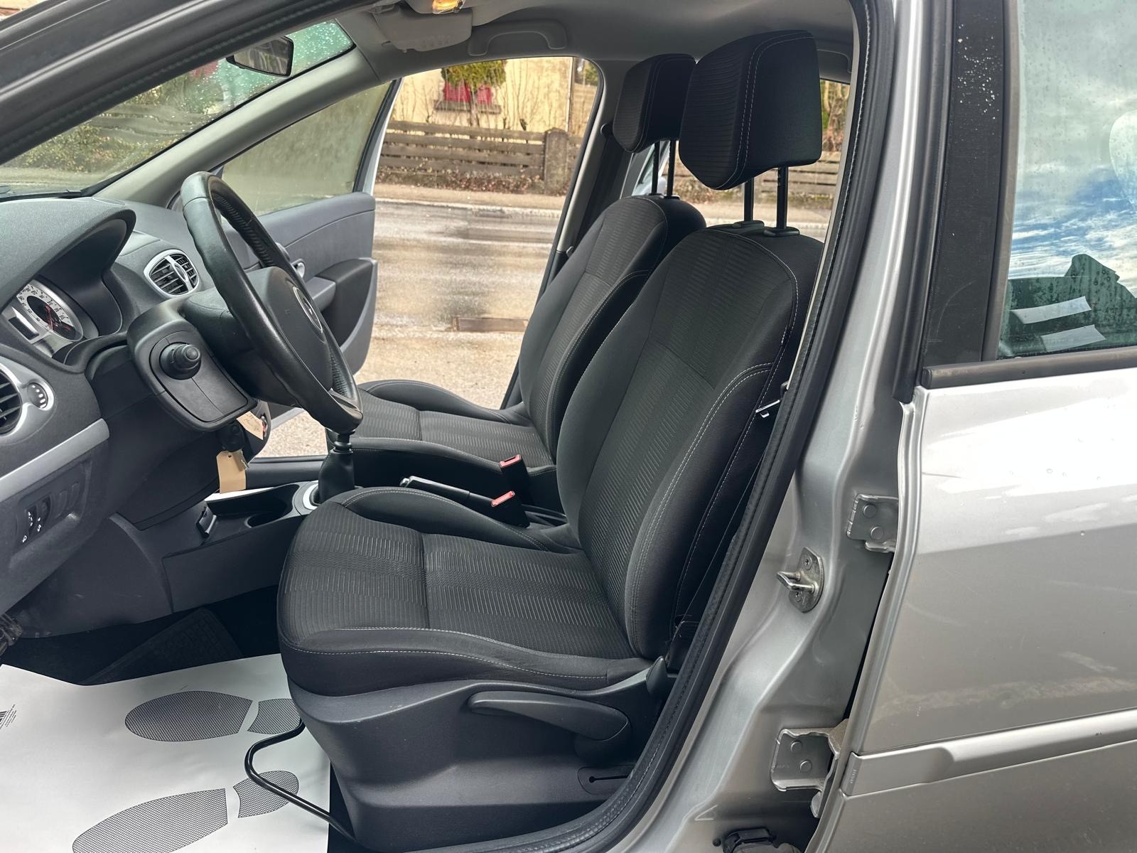RENAULT Clio Grandtour 1.6 16V Dynamique-image-10