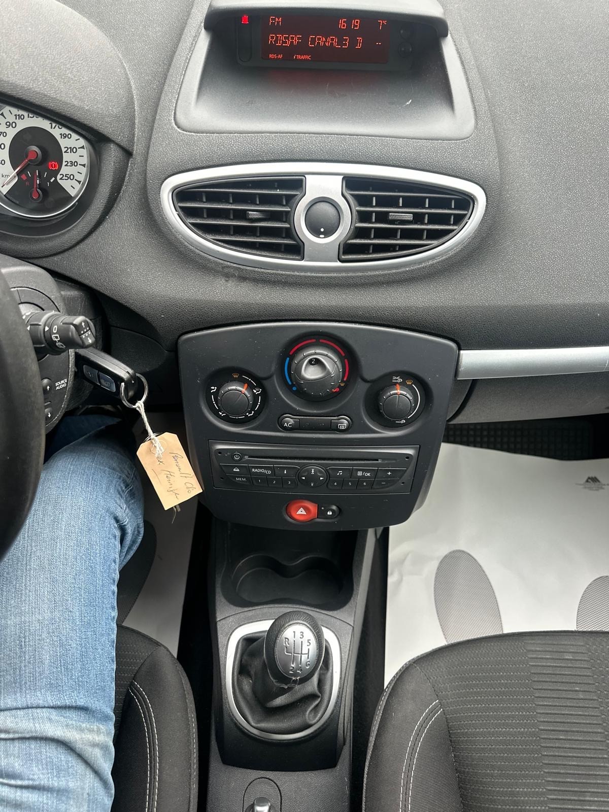 RENAULT Clio Grandtour 1.6 16V Dynamique-image-12