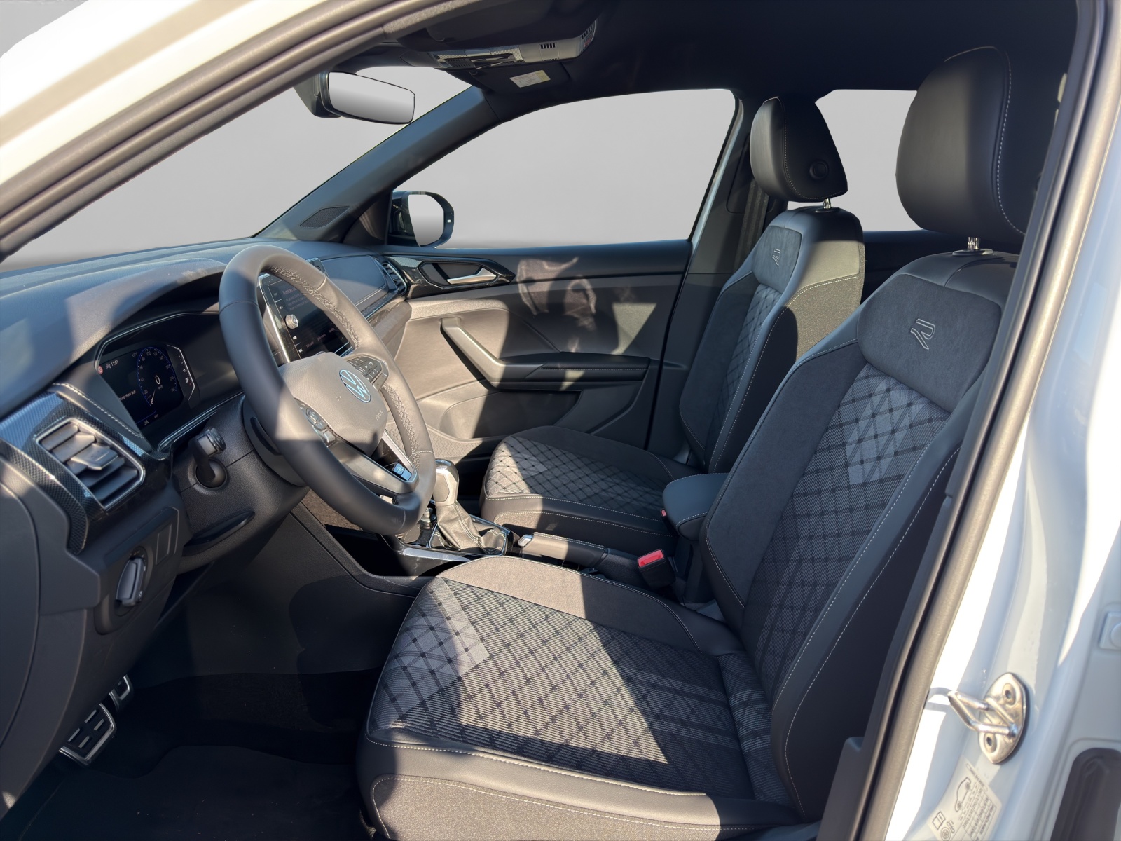 VW T-Cross 1.5 TSI EVO ACT R-Line DSG-image-8