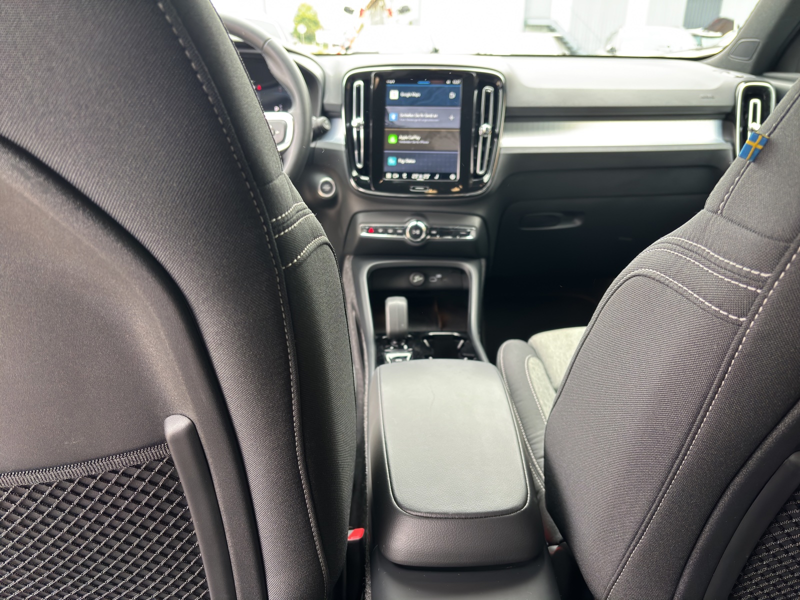 VOLVO XC40 2.0 B4 MH Plus Dark-image-7