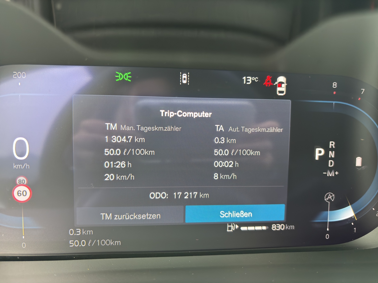 VOLVO XC40 2.0 B4 MH Plus Dark-image-9