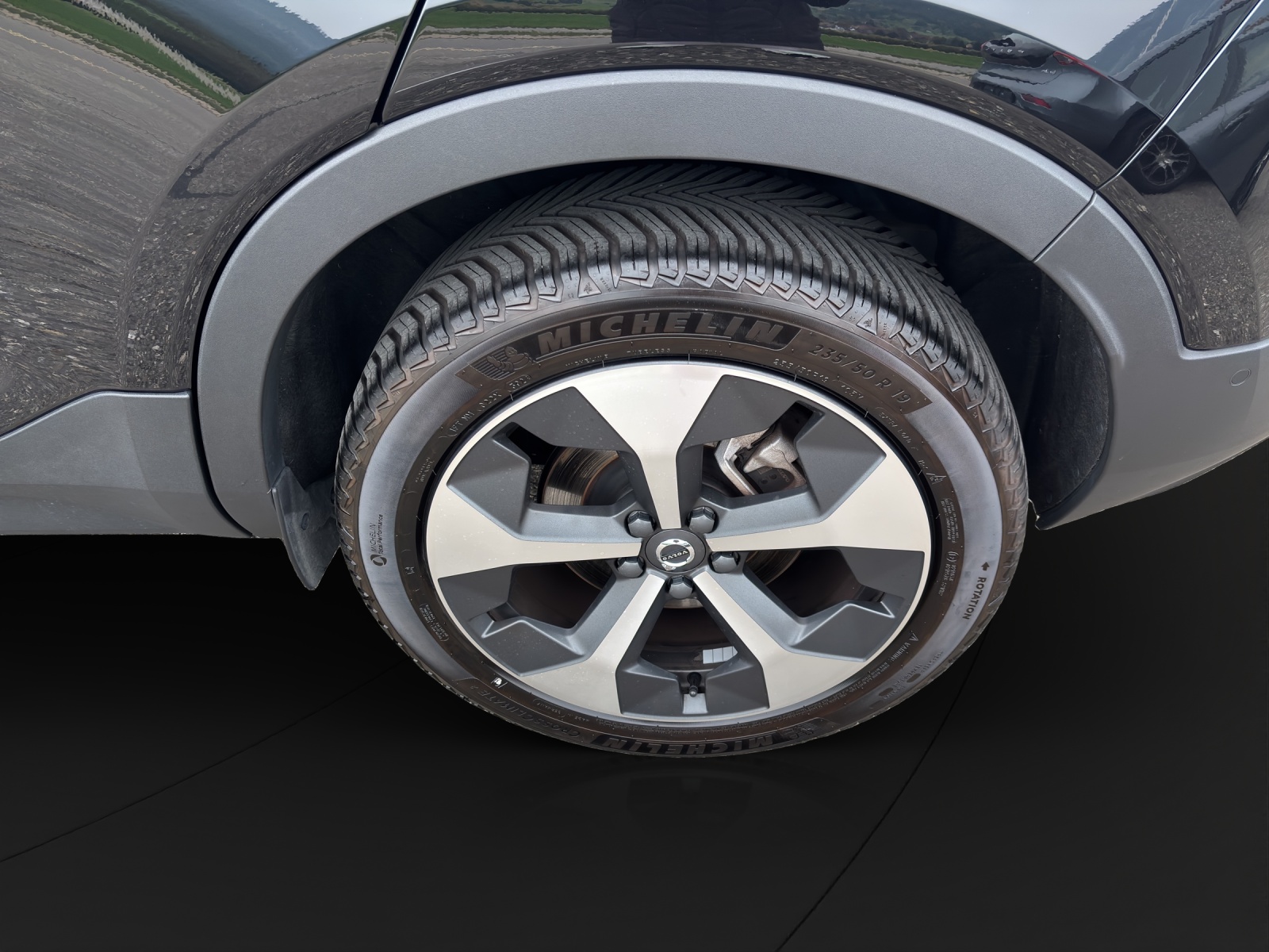 VOLVO XC40 2.0 B4 MH Plus Dark-image-4