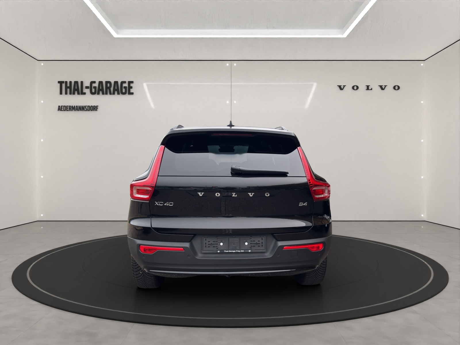 VOLVO XC40 2.0 B4 MH Plus Dark-showroom-element-3