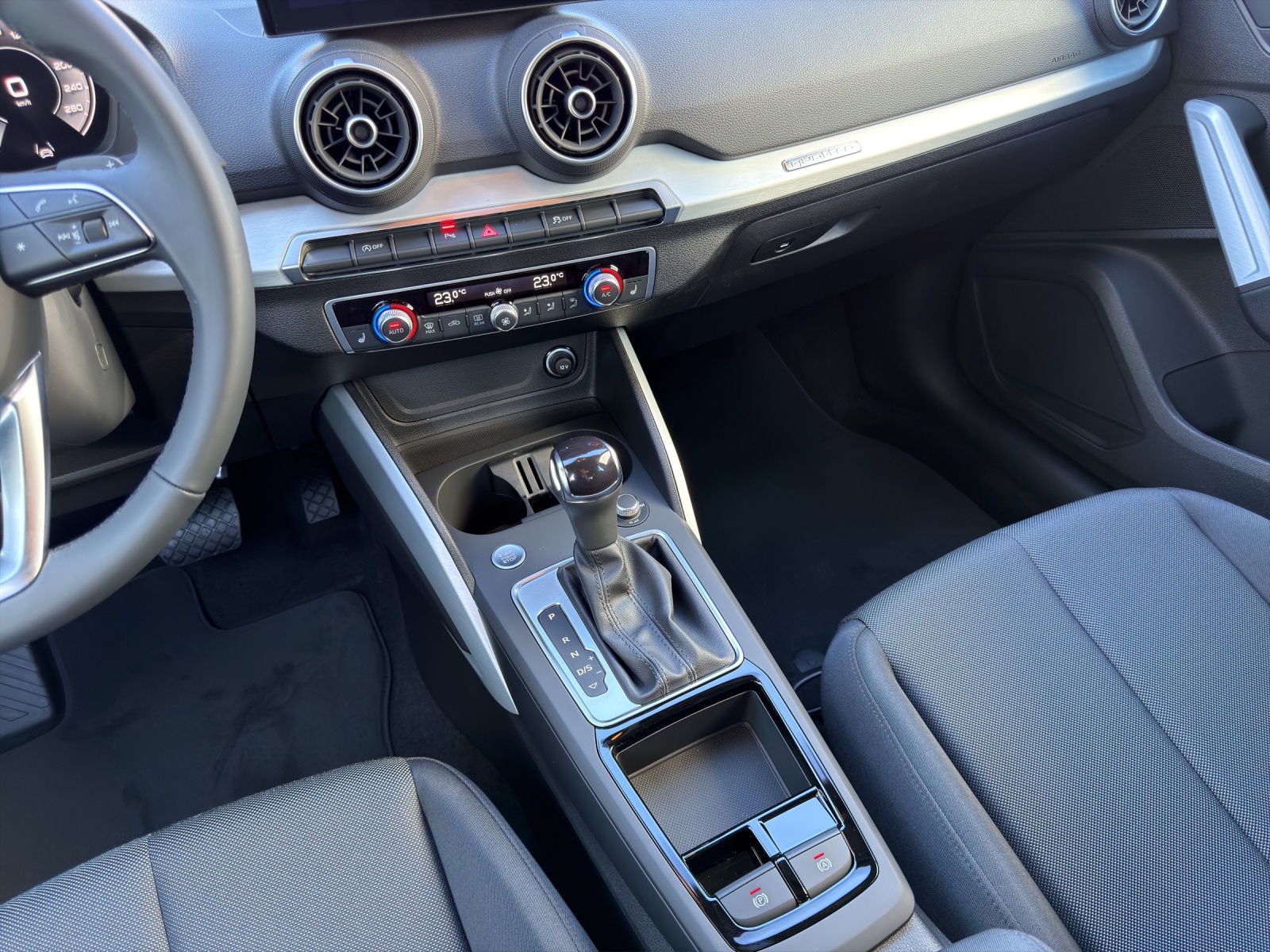 AUDI Q2 40 TFSI Attraction quattro S-tronic-image-10