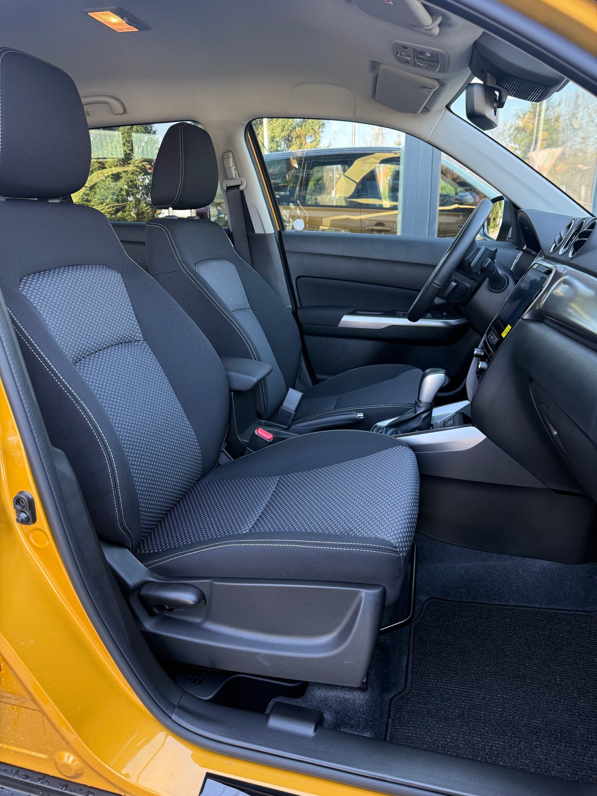 SUZUKI Vitara 1.4 Boosterjet Sakura 4x4 Hybrid Automatic-image-9