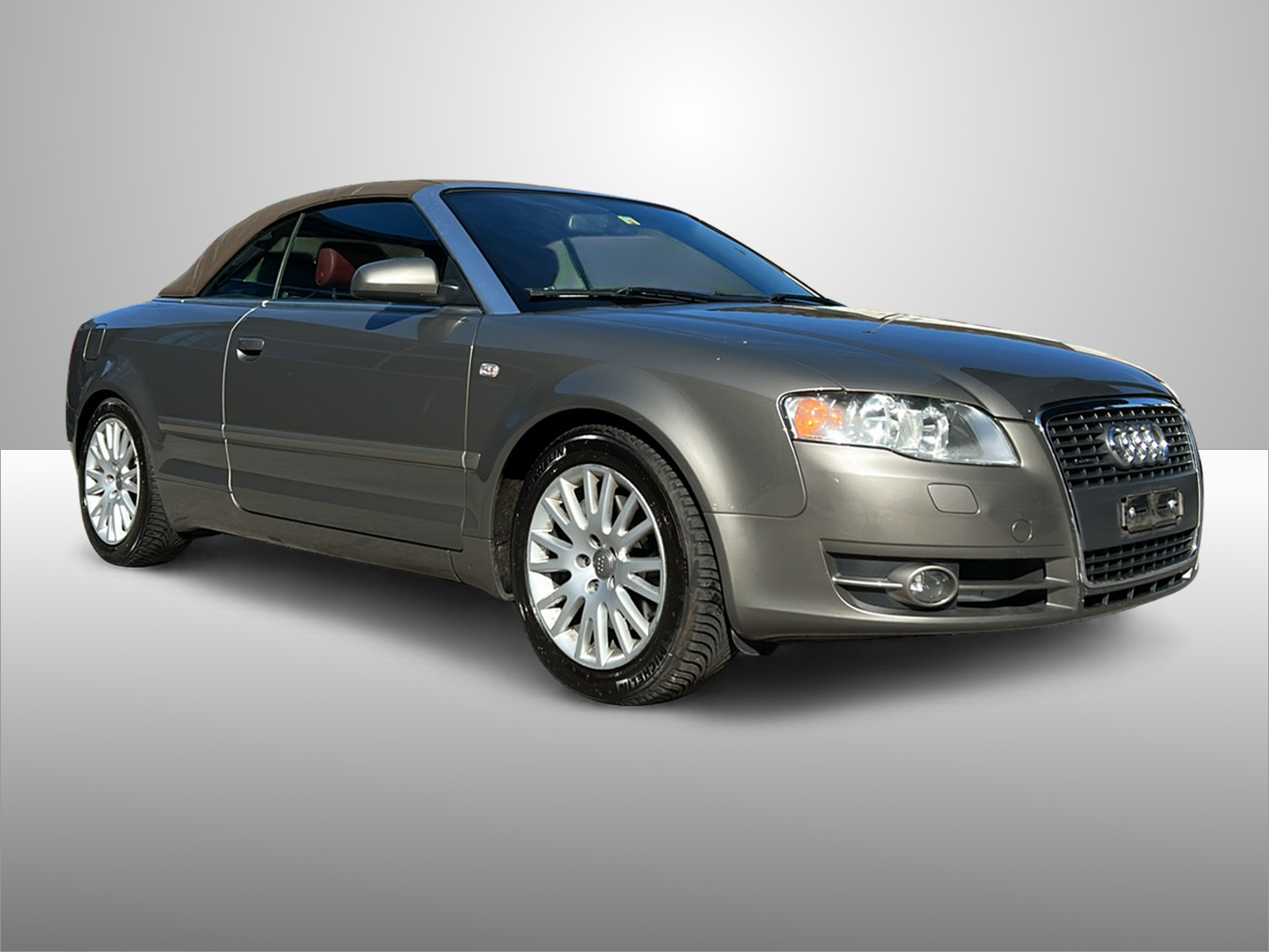 AUDI A4 Cabriolet 3.0 TDI quattro-image-6