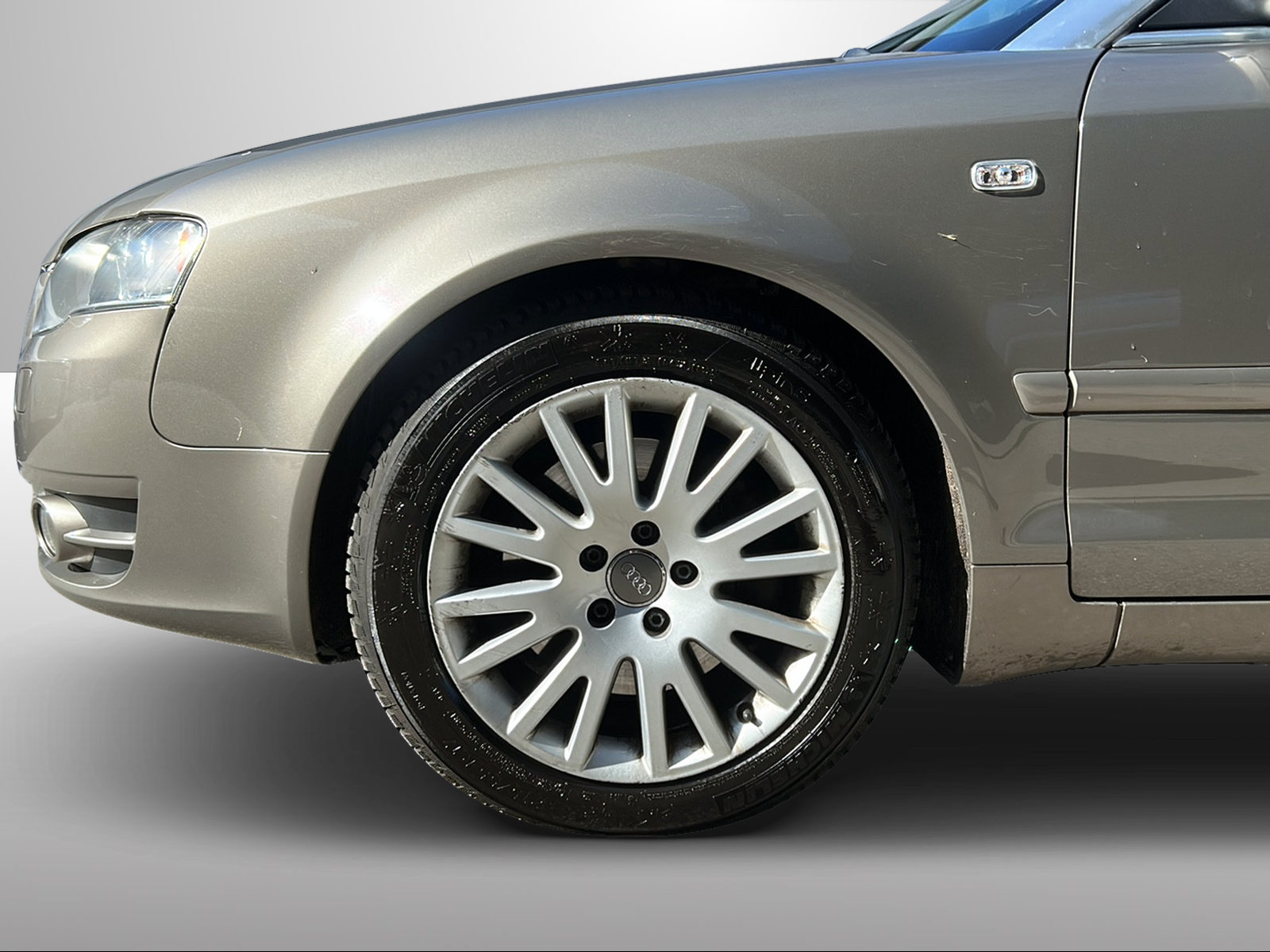 AUDI A4 Cabriolet 3.0 TDI quattro-image-9