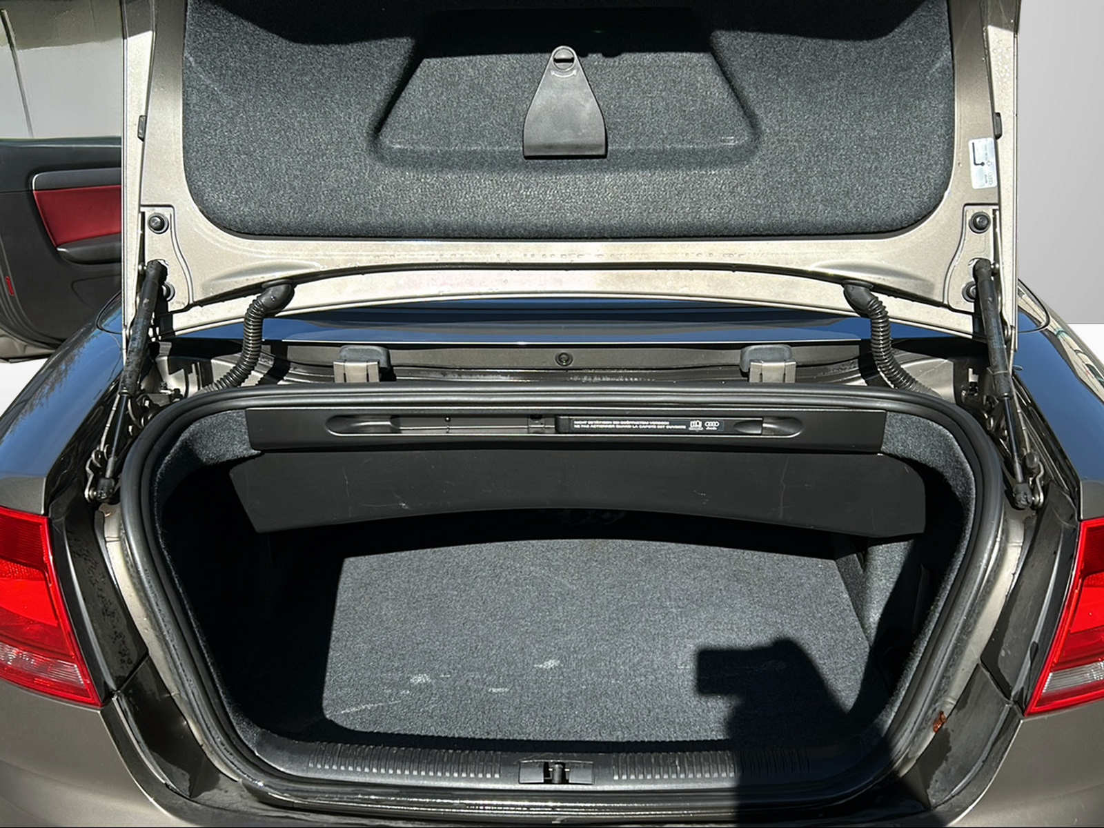 AUDI A4 Cabriolet 3.0 TDI quattro-image-10