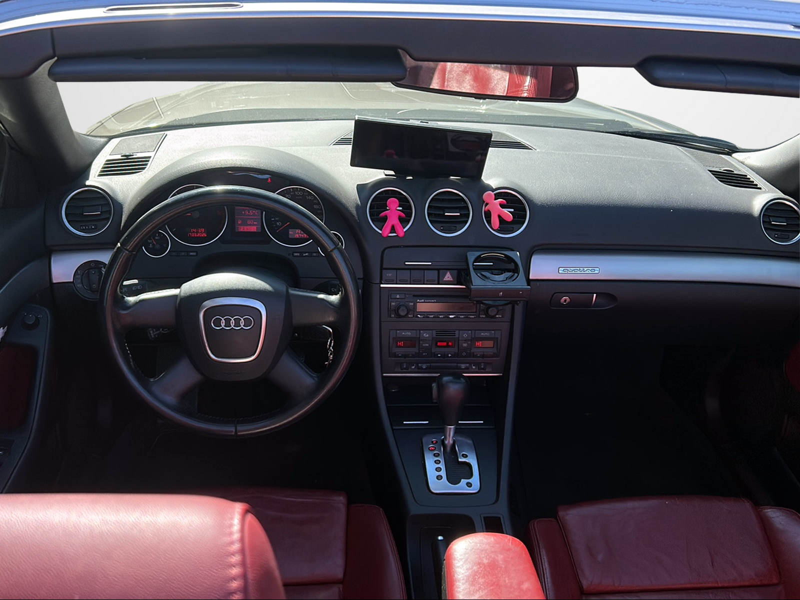 AUDI A4 Cabriolet 3.0 TDI quattro-image-12