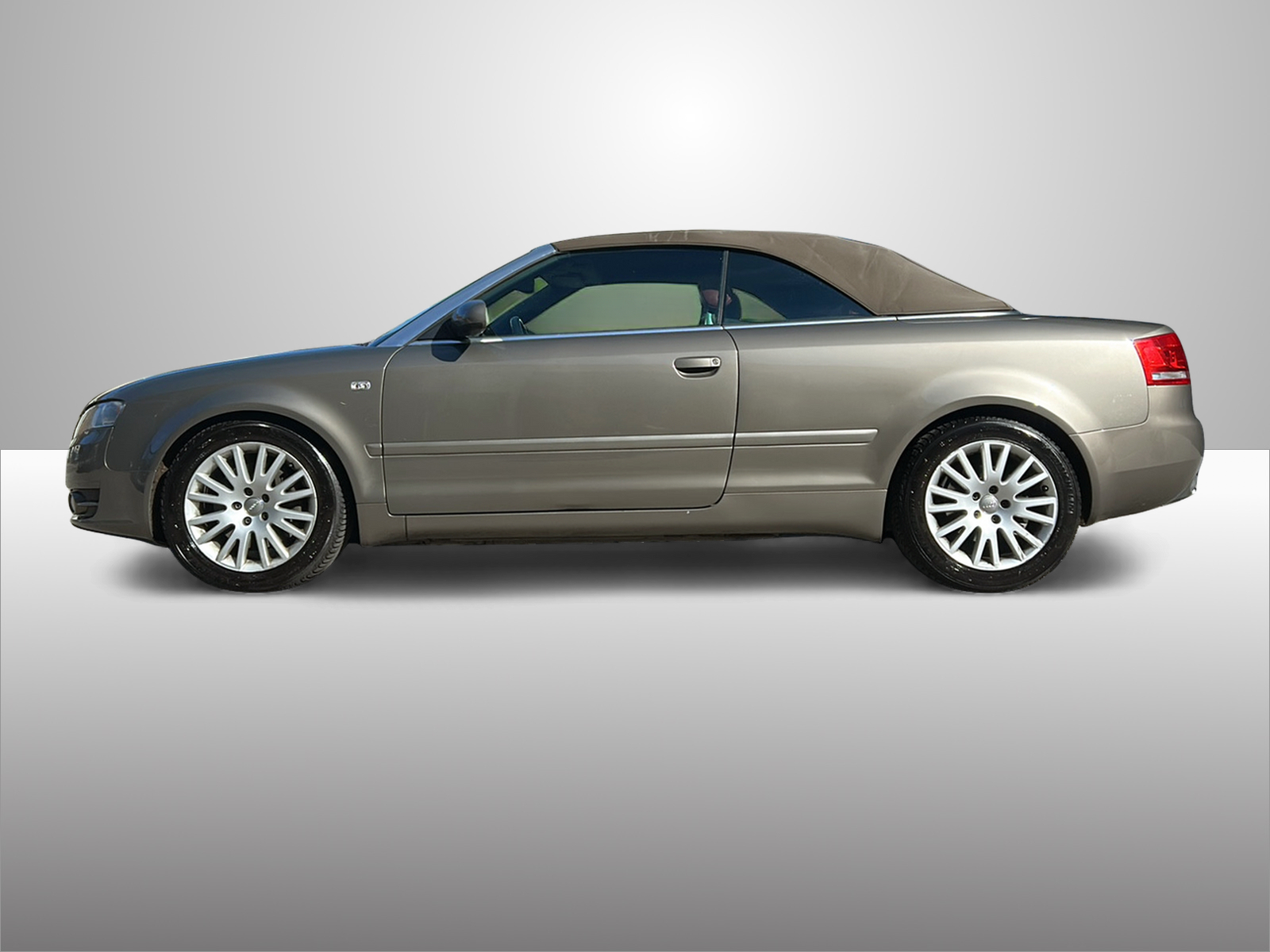 AUDI A4 Cabriolet 3.0 TDI quattro-image-1